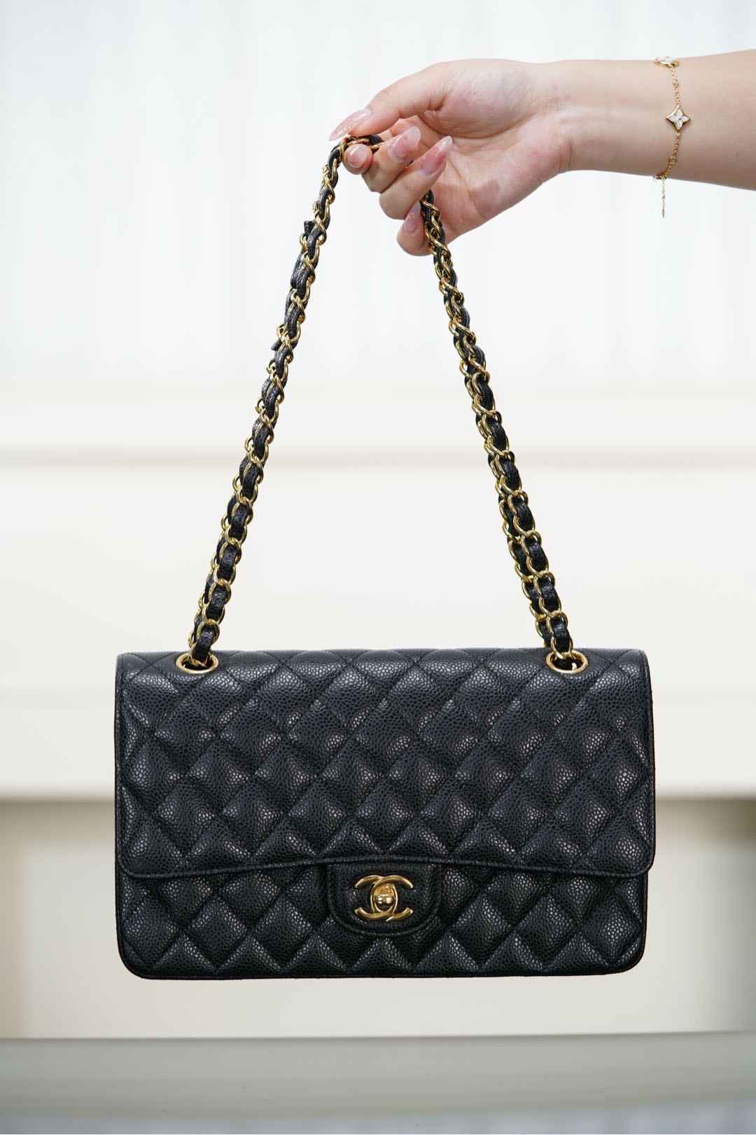 Classic Flap - черный, золотистая фурнитура - 25см - 3A6AD0 Chanel Classic Flap