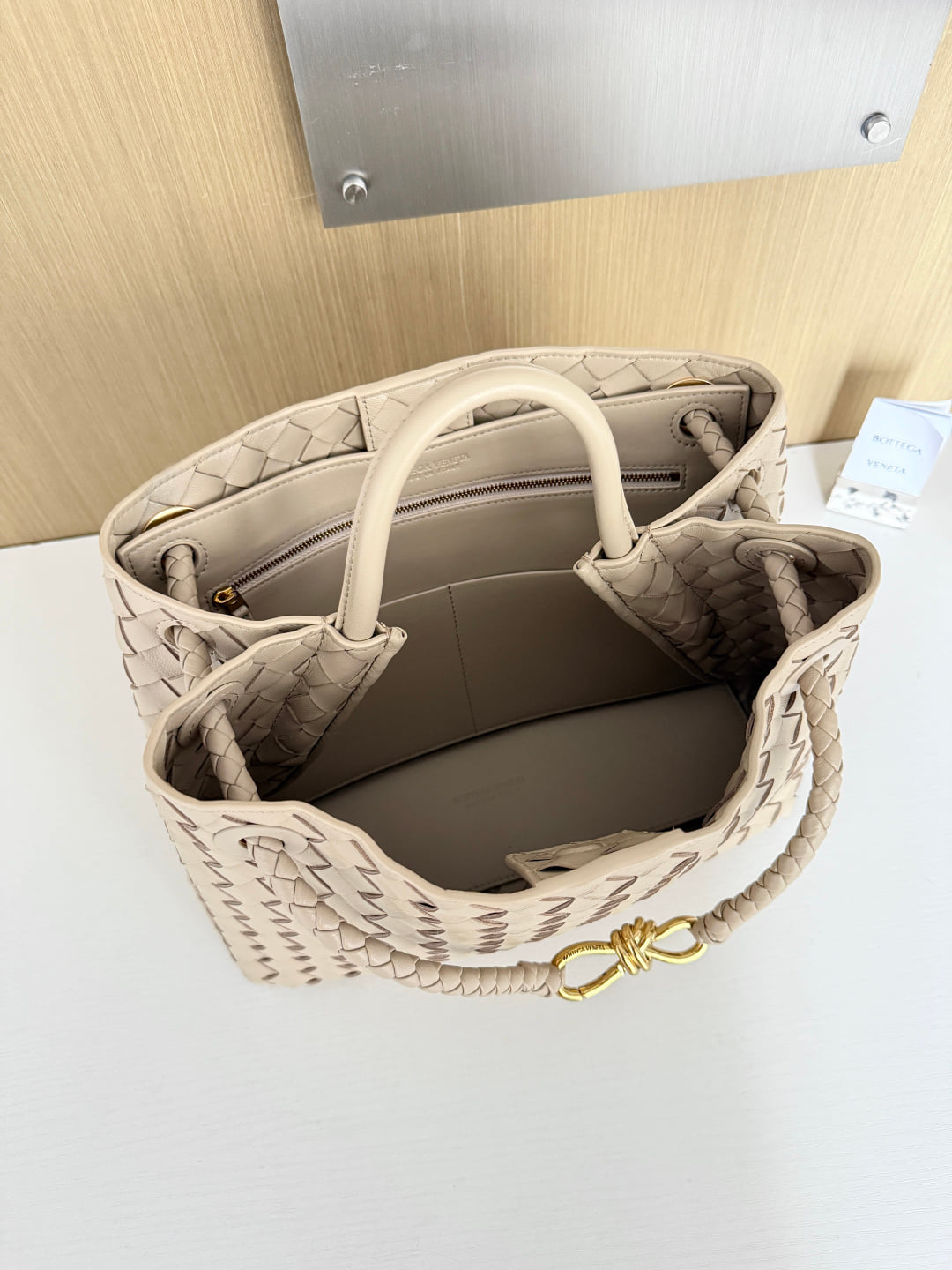 Andiamo Bottega Veneta 743572.A11