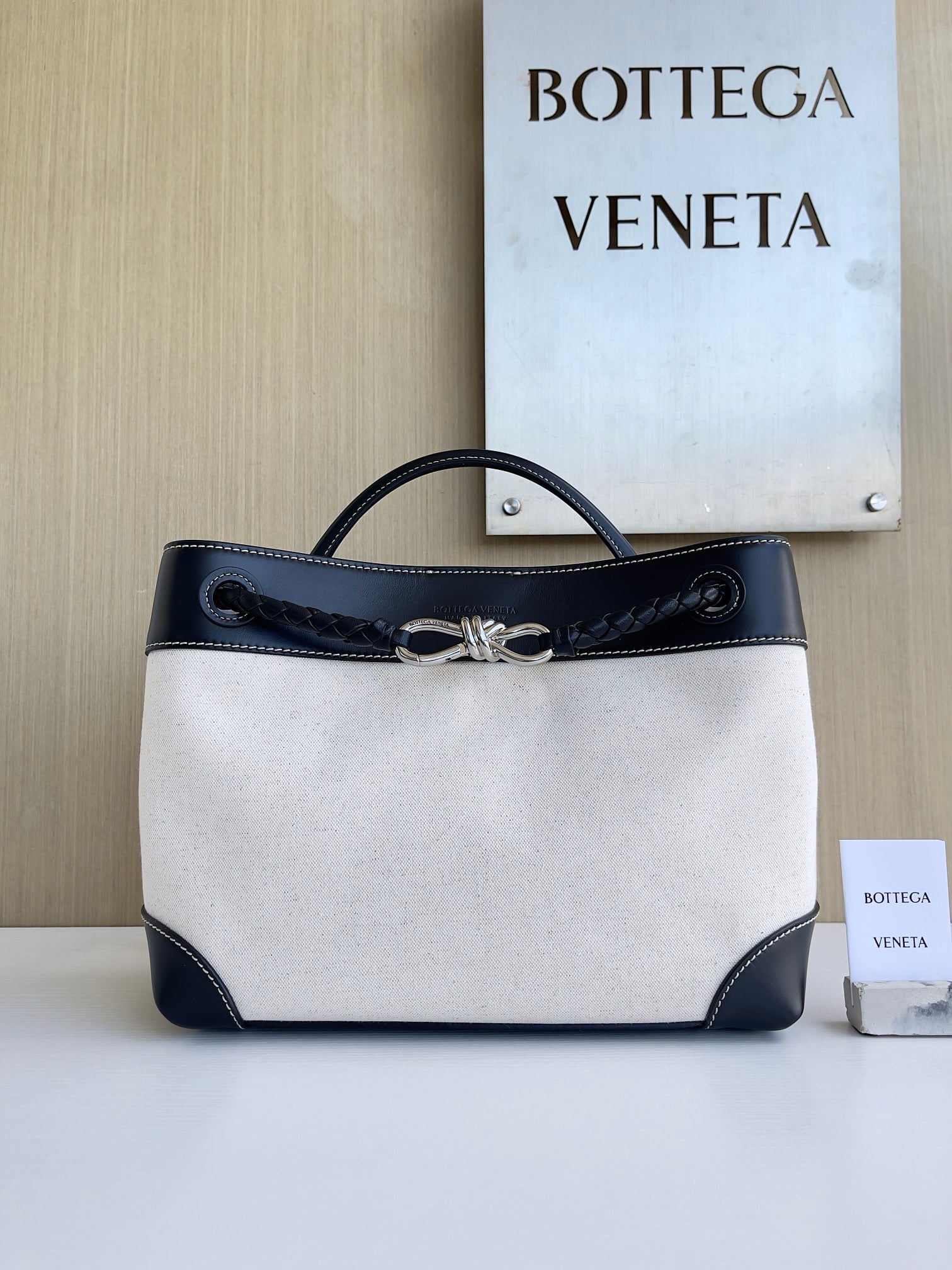 Andiamo Bottega Veneta 743572.A21