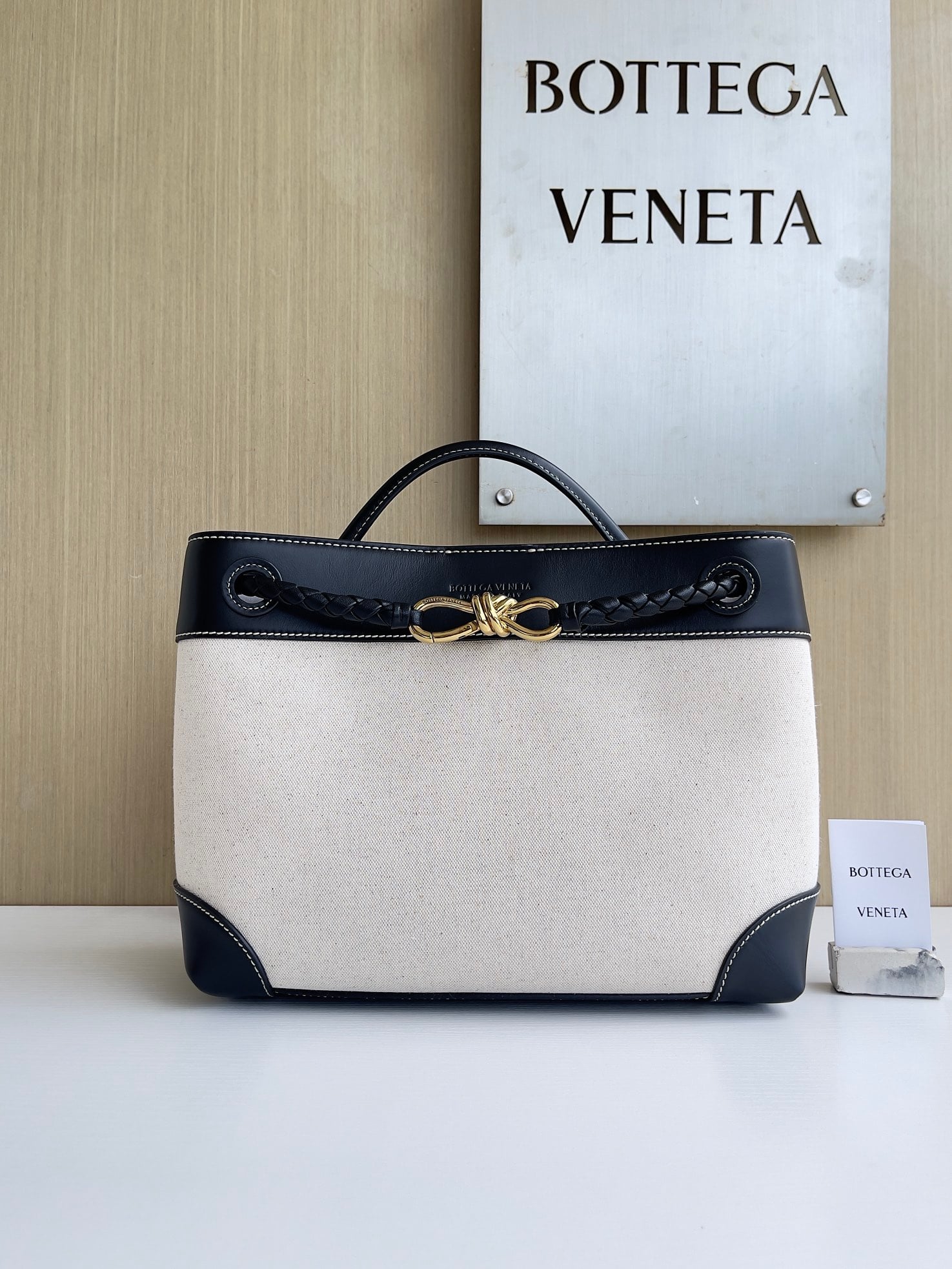 Andiamo Bottega Veneta 743572.A22