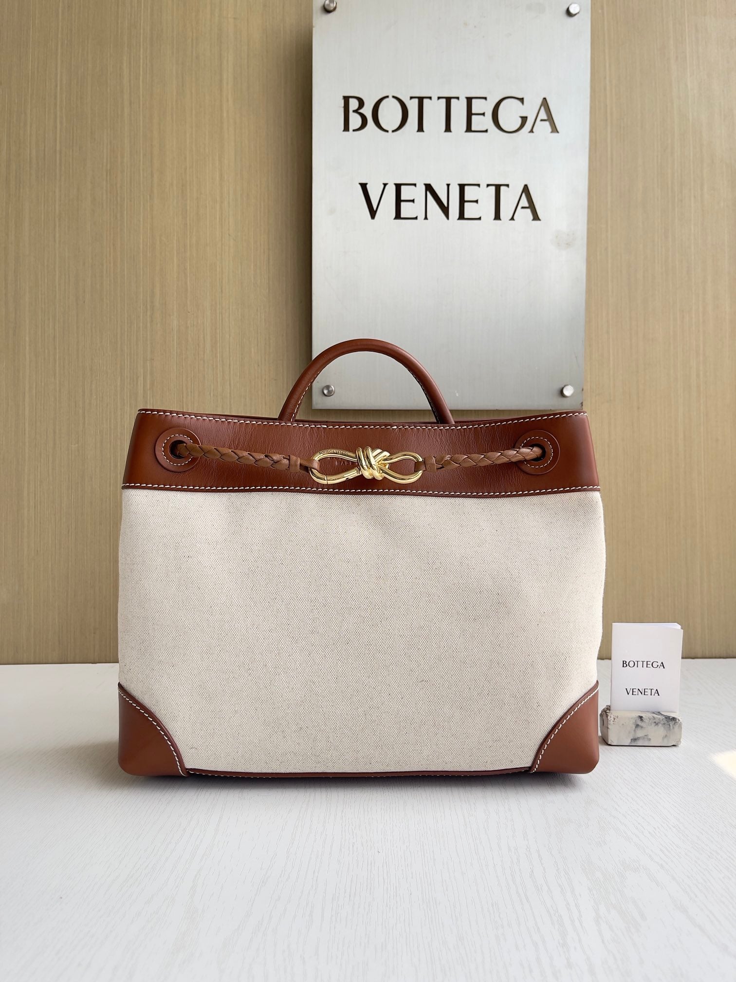 Andiamo Bottega Veneta 743572.A23