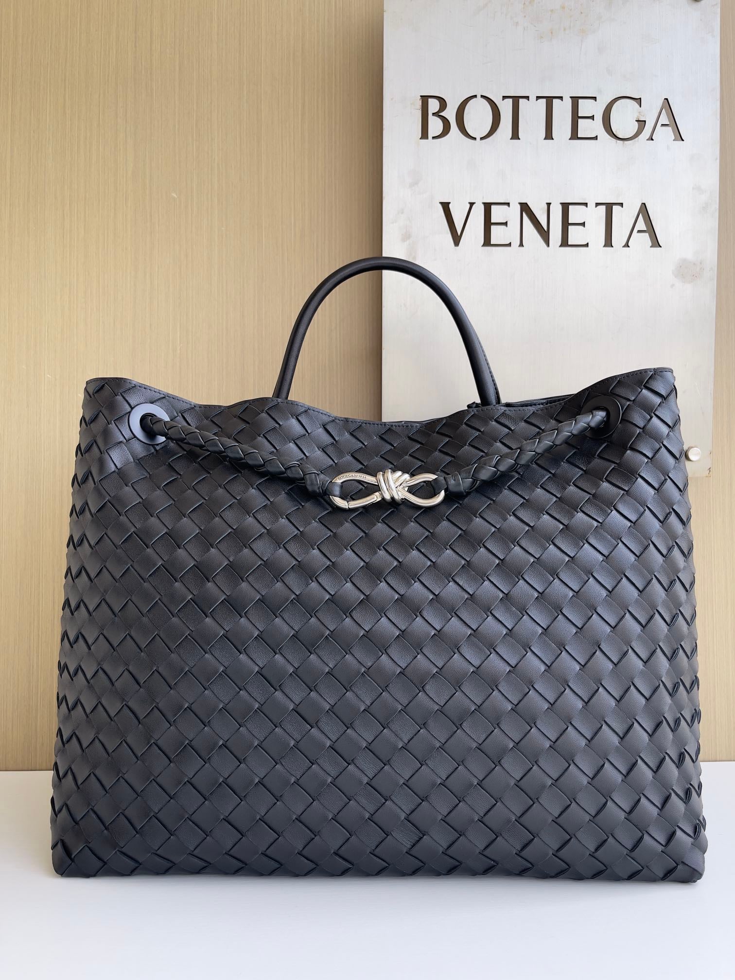 Andiamo Bottega Veneta 743575.A10