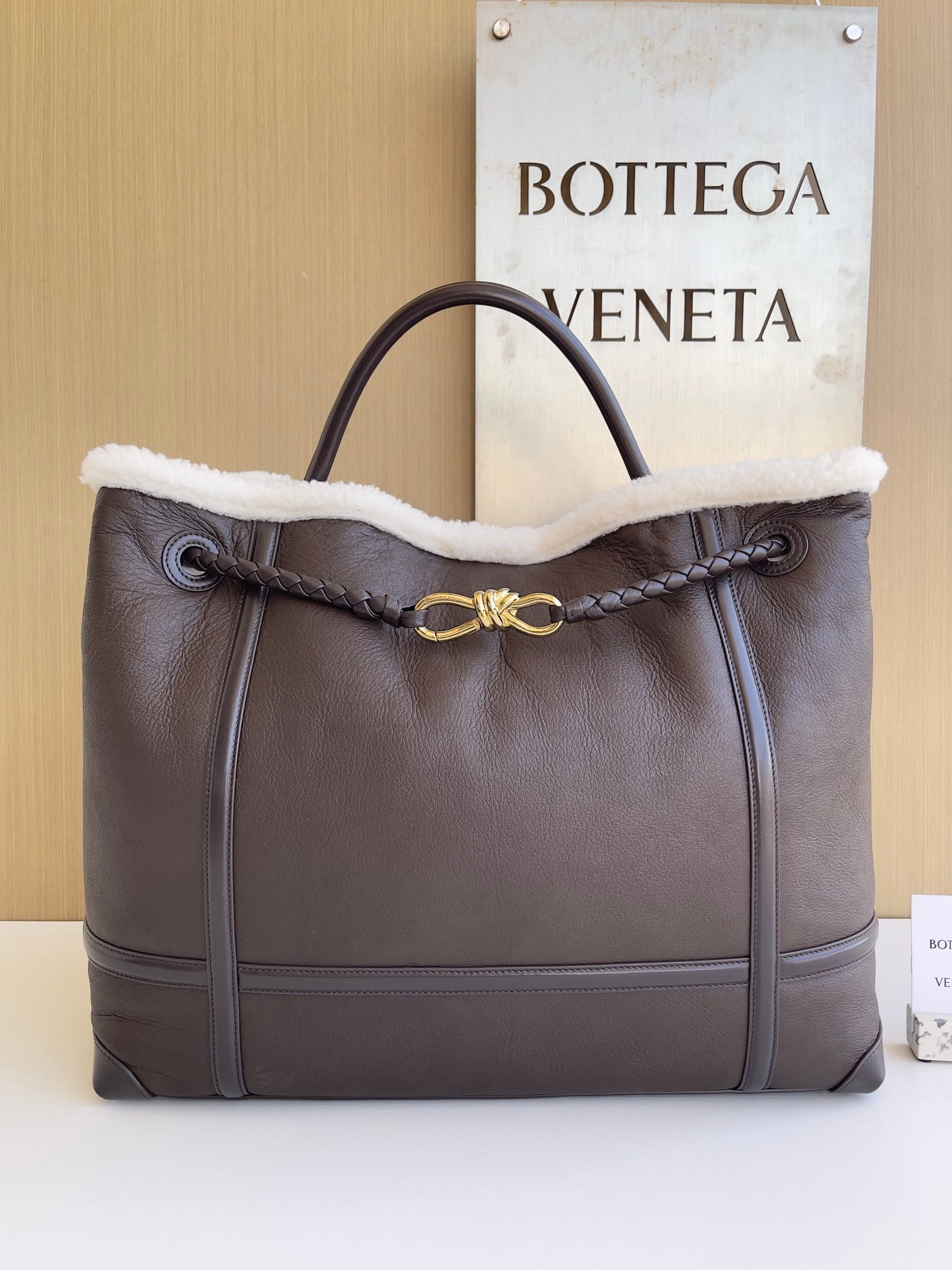 Andiamo - коричневый Bottega Veneta 743575.A15