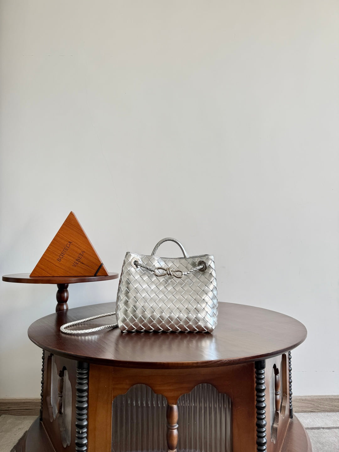 Andiamo - серебристый Bottega Veneta 743568.A26