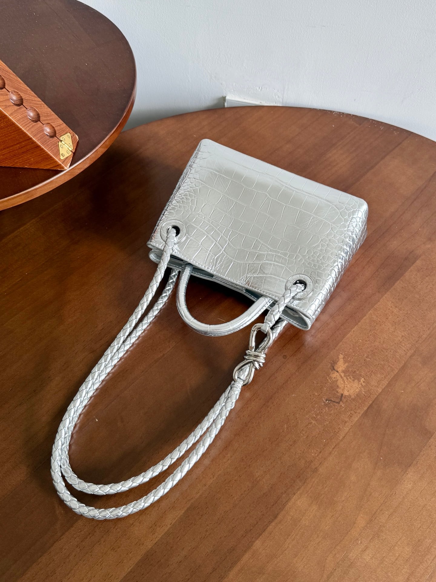 Andiamo - серебристый Bottega Veneta 777614.A9