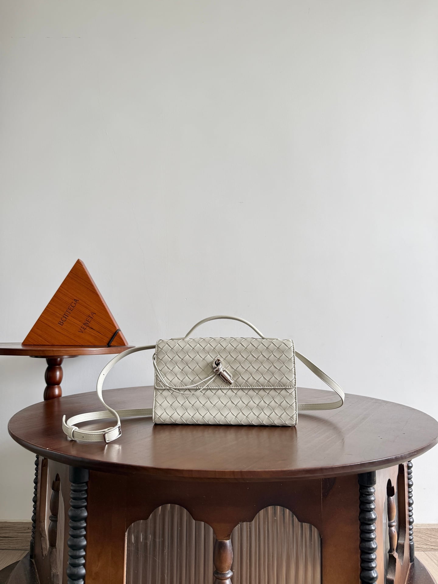 Andiamo - серебристый Bottega Veneta 814398077.A4