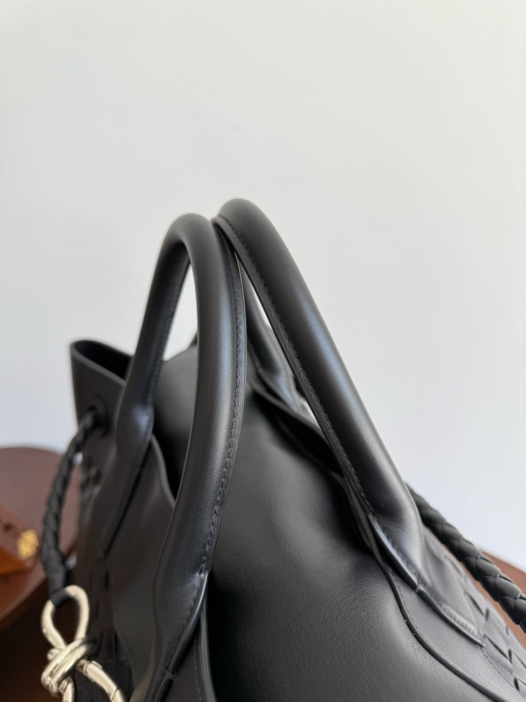 Andiamo - черный Bottega Veneta 827066.A3