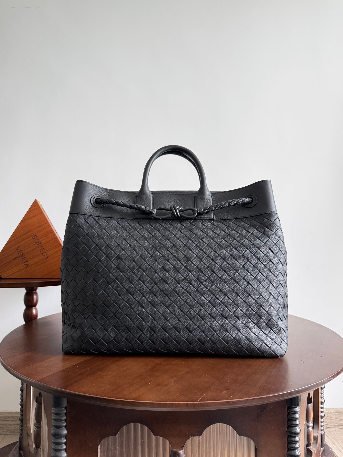 Andiamo - черный Bottega Veneta 827066.A4