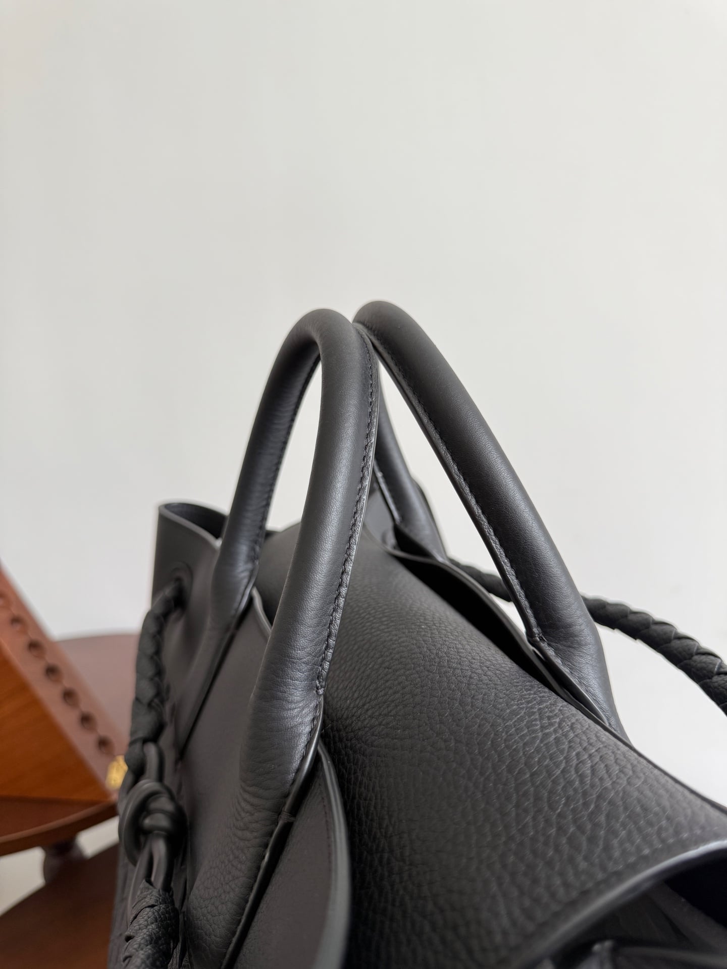 Andiamo - черный Bottega Veneta 827066.A4