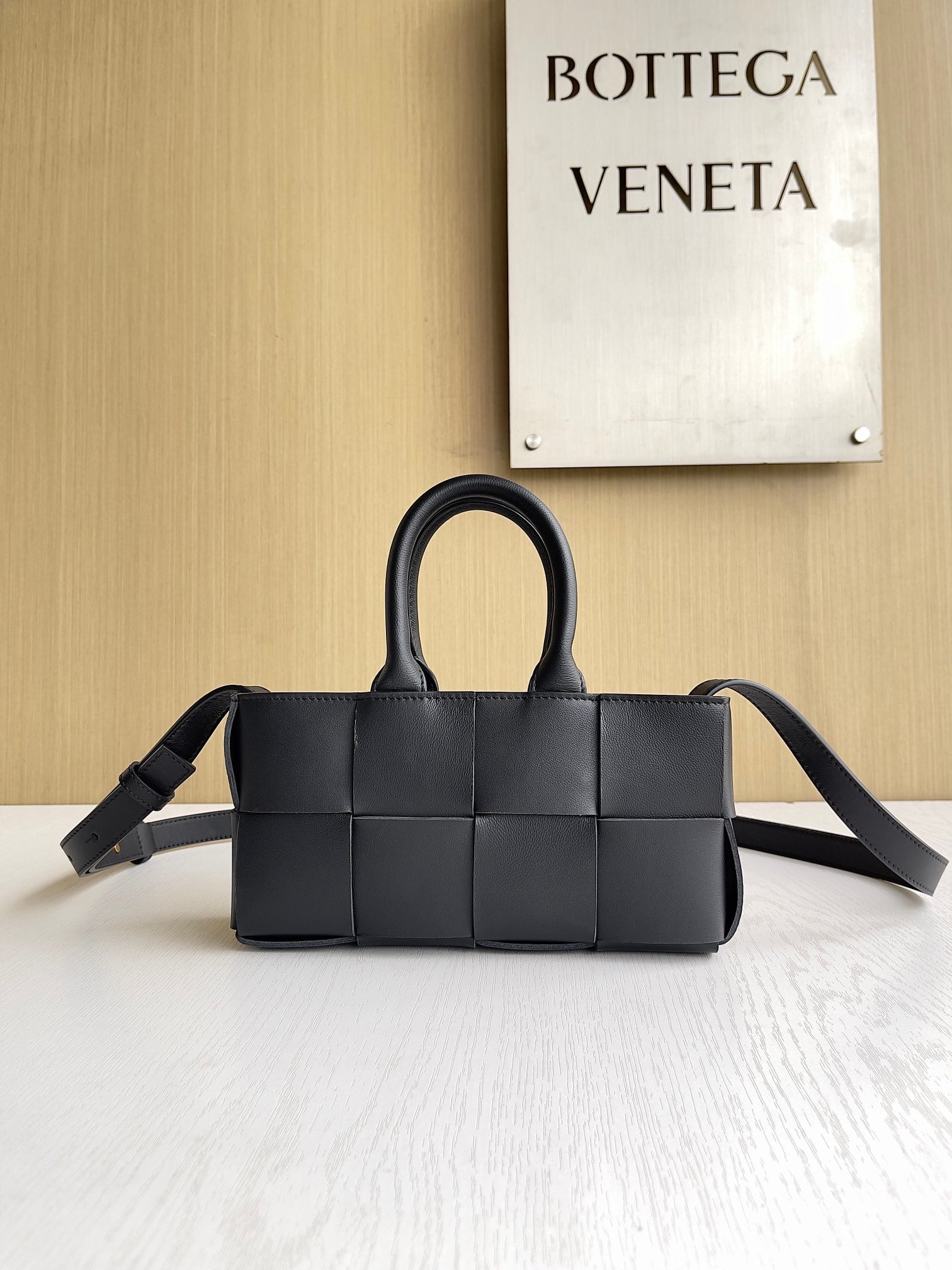 Arco Bottega Veneta 776778.A3