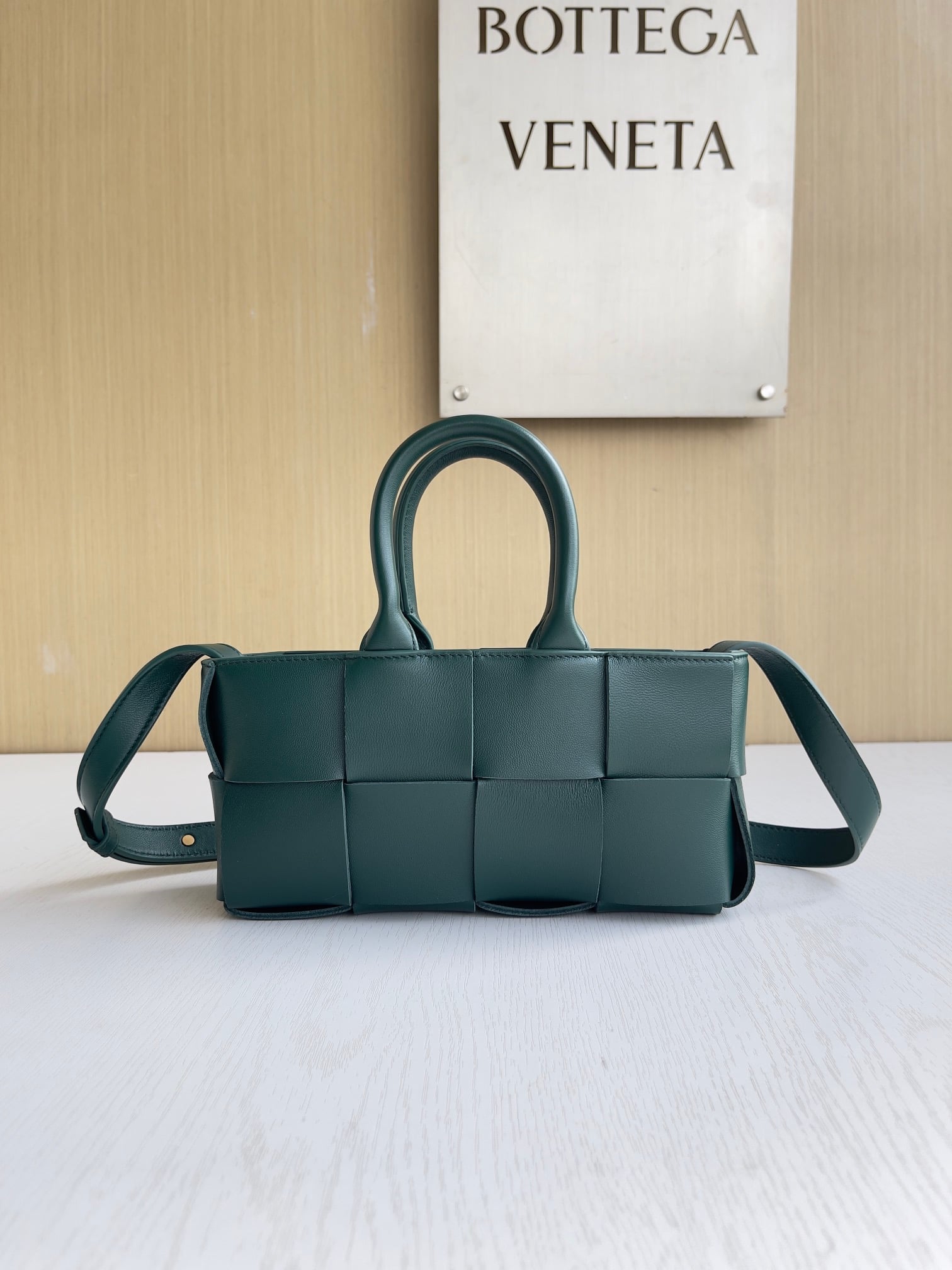 Arco Bottega Veneta 776778.A4