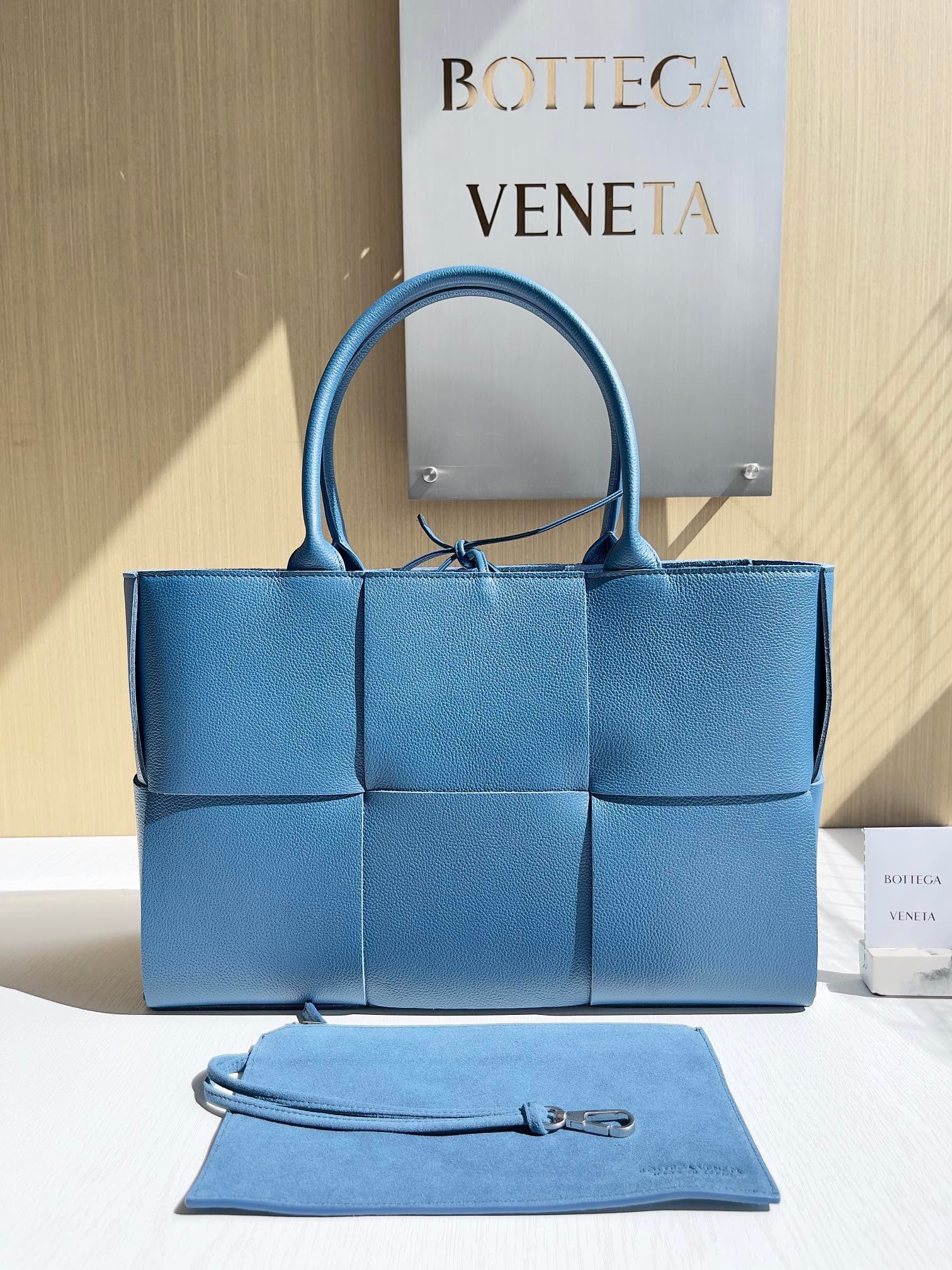 Arco Tote Bottega Veneta 609175.A19