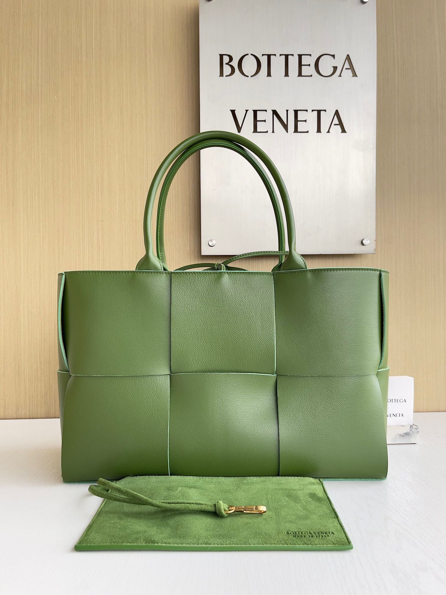 Arco Tote Bottega Veneta 609175.A33