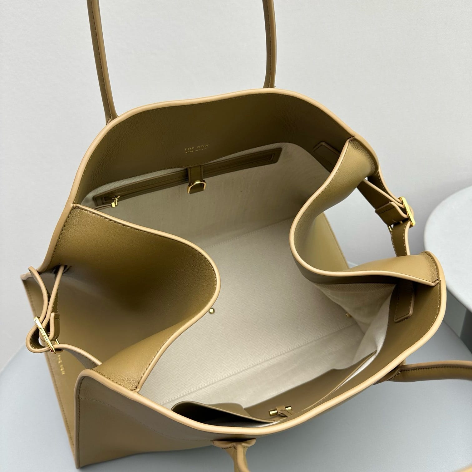 Margaux 17 The Row E688178.5