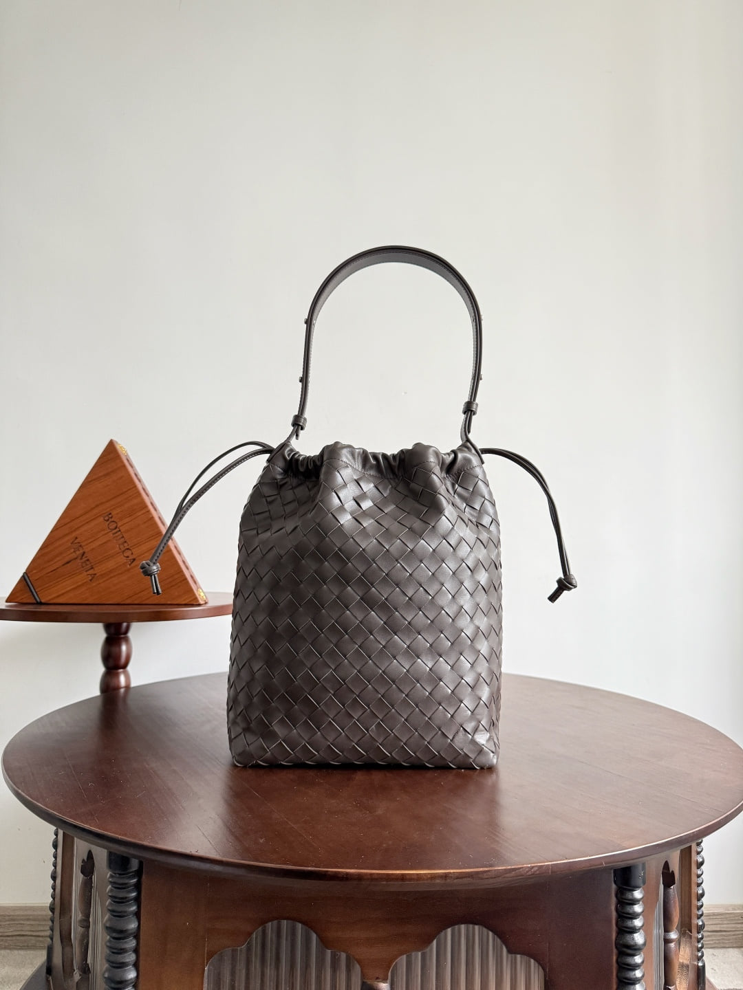 Biblioteca Bucket Bottega Veneta 836020.A3