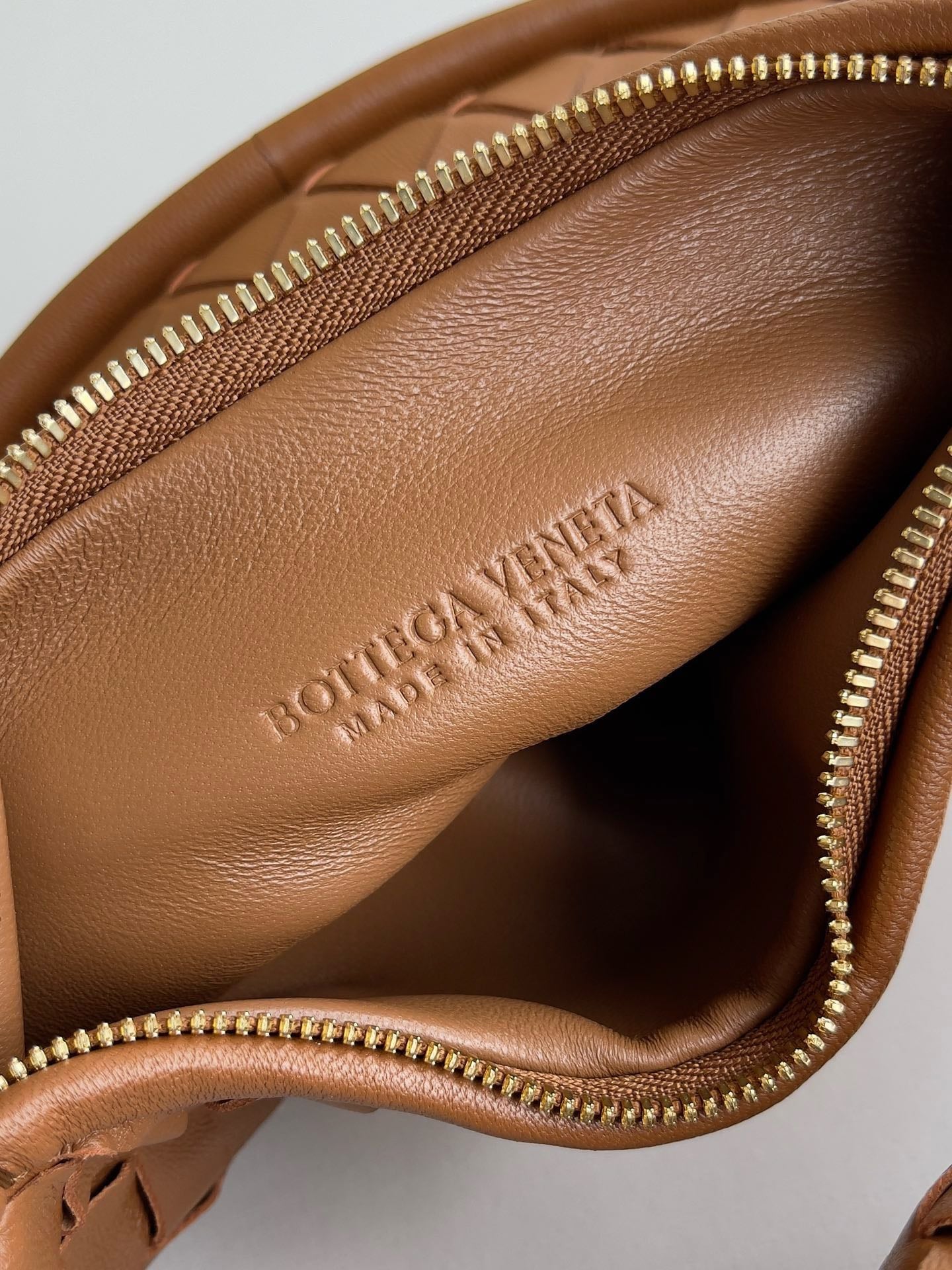 Gemelli Bottega Veneta 776764.A17