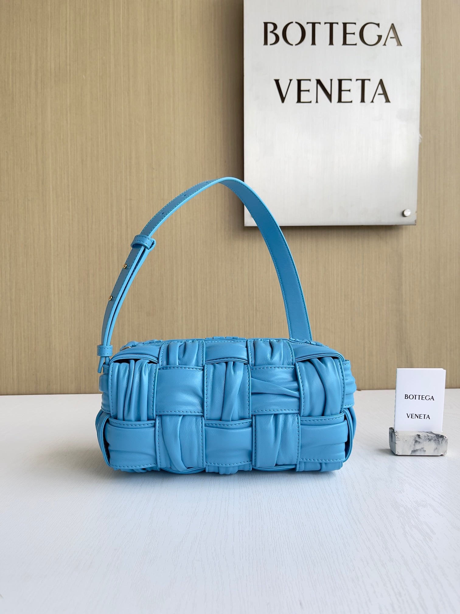 Intrecciato Barrel Bottega Veneta 736233.A2