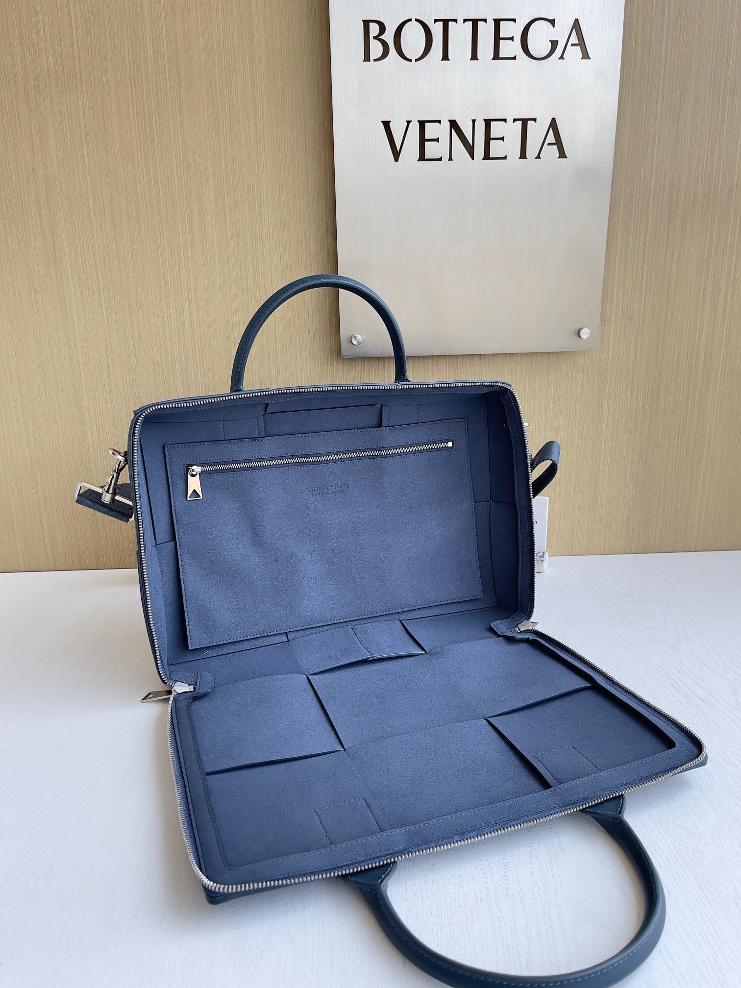 Intrecciato Briefcase Bottega Veneta 680120.A1