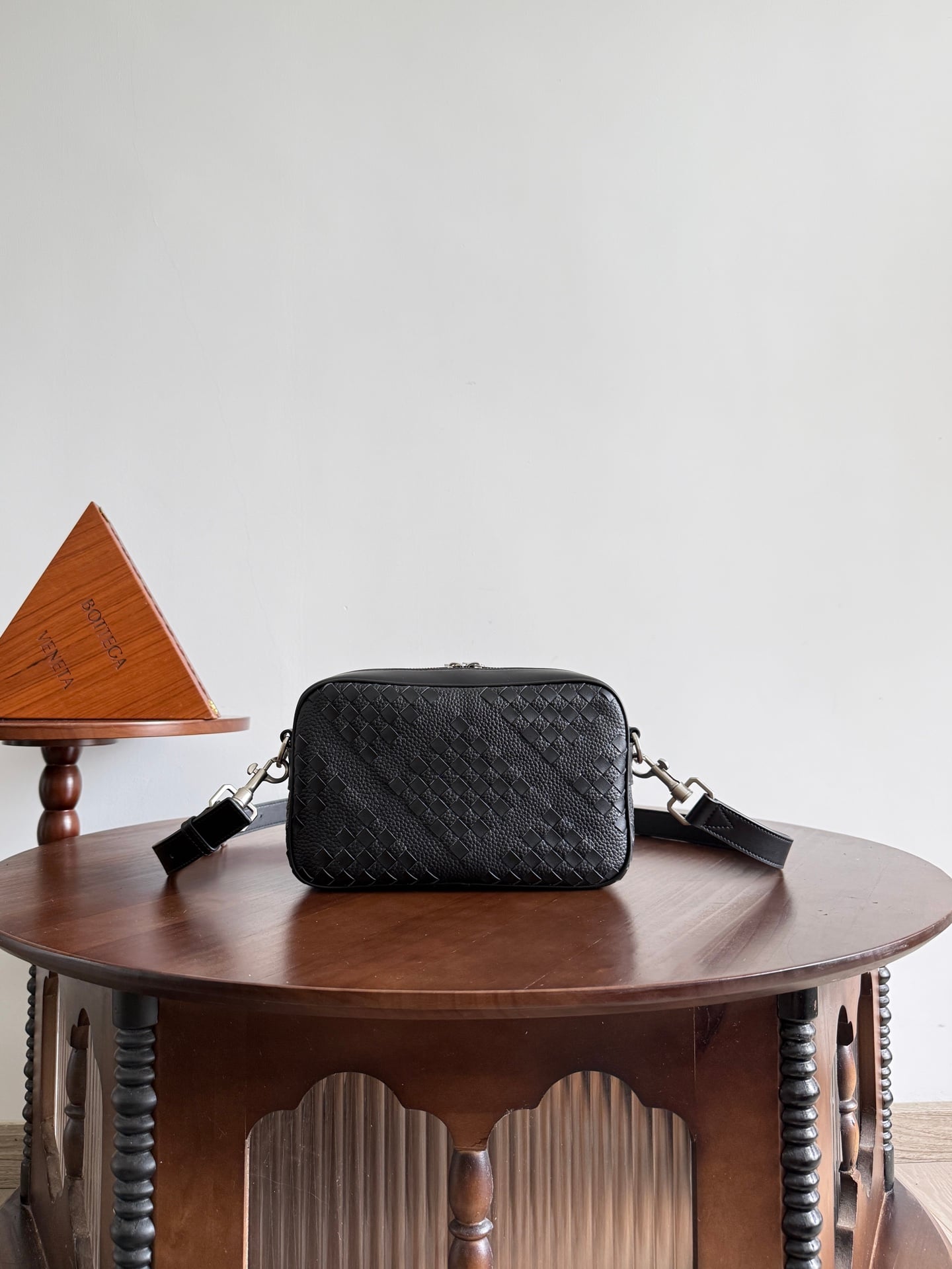 Intrecciato Camera Bag Bottega Veneta 755923.A5