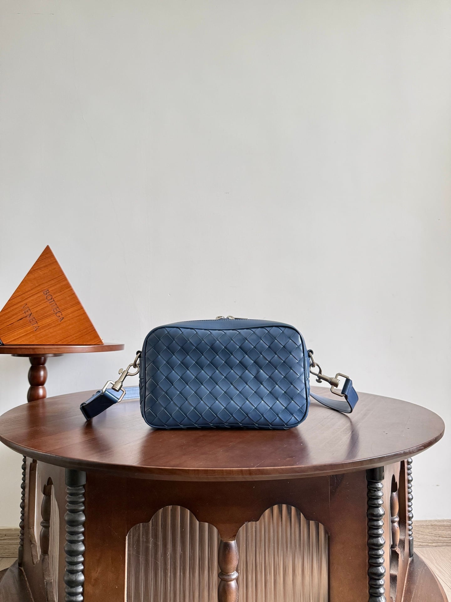 Intrecciato Camera Bag Bottega Veneta 755923.A8
