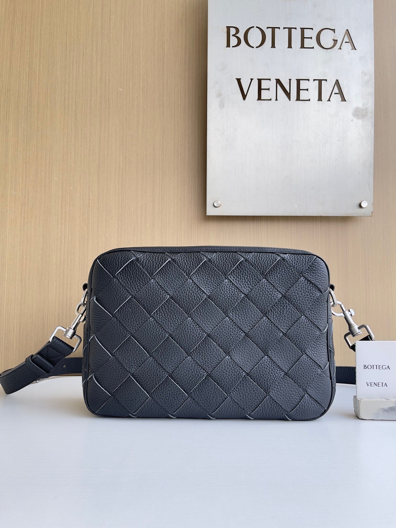 Intrecciato Camera Bag Bottega Veneta 755925.A1