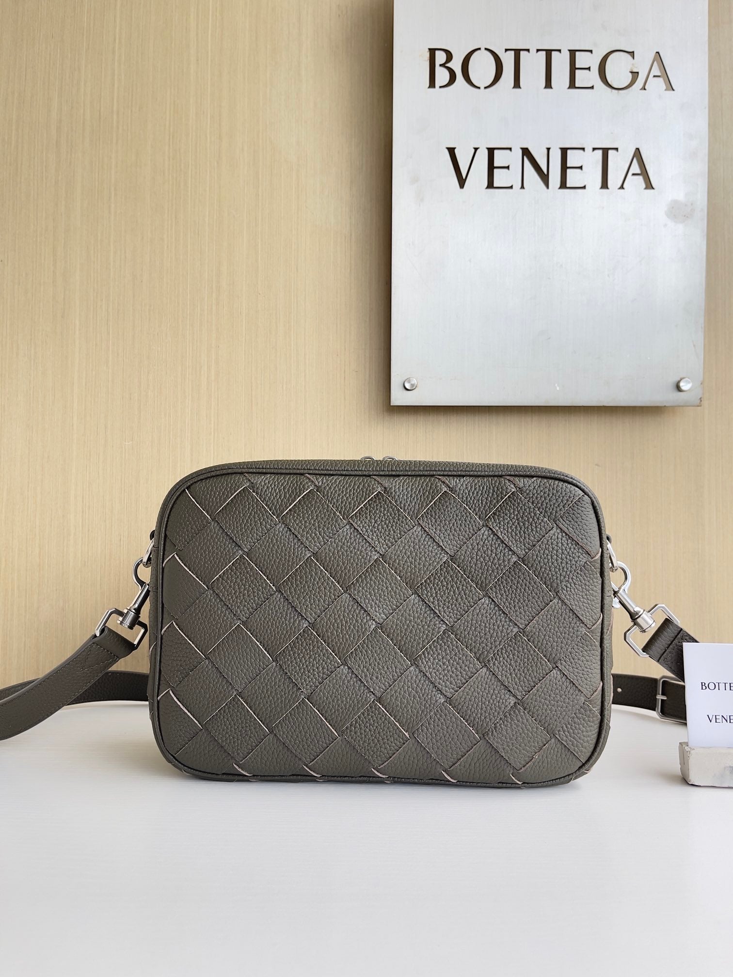Intrecciato Camera Bag Bottega Veneta 755925.A2