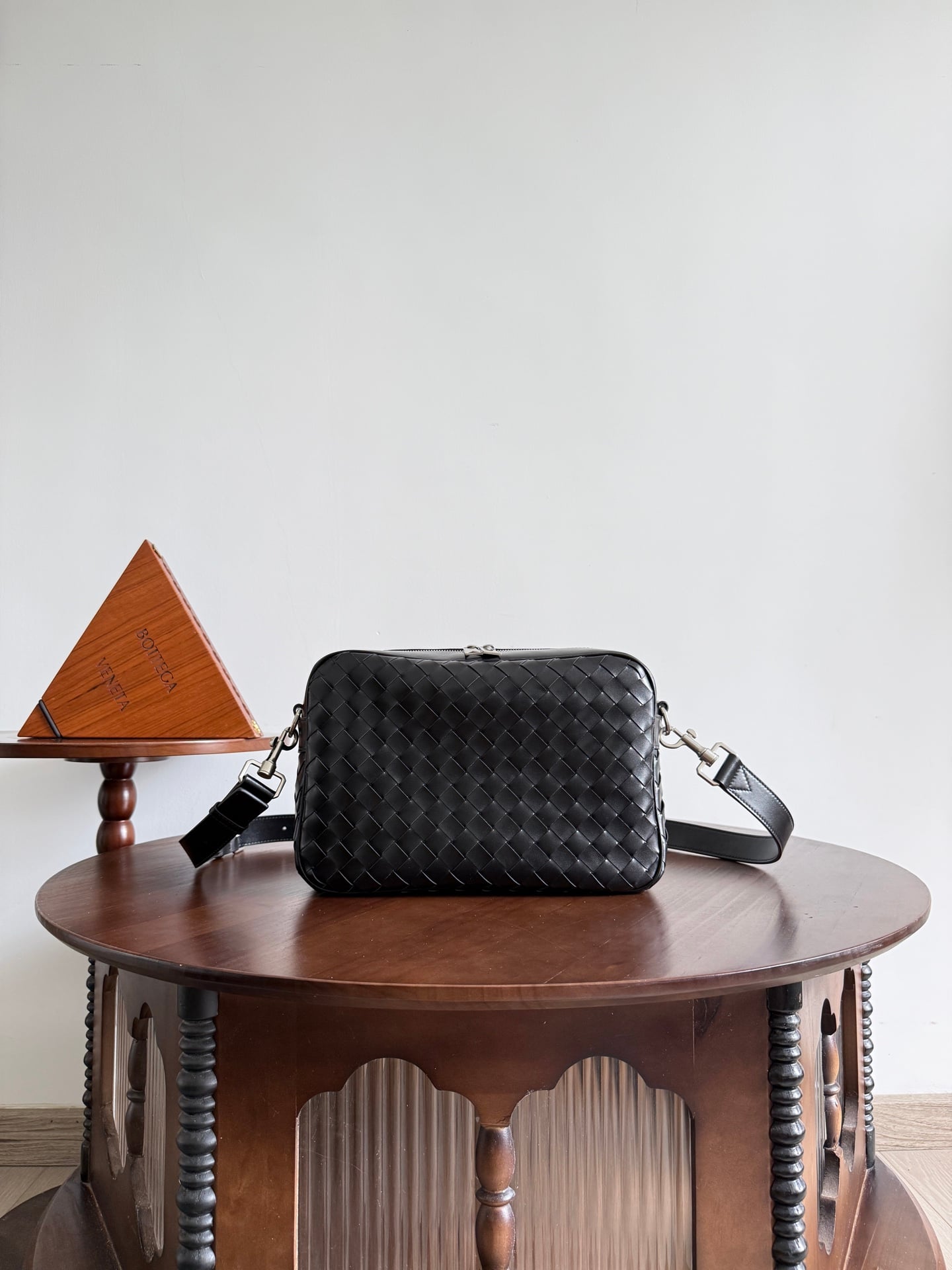 Intrecciato Camera Bag Bottega Veneta 755925.A4
