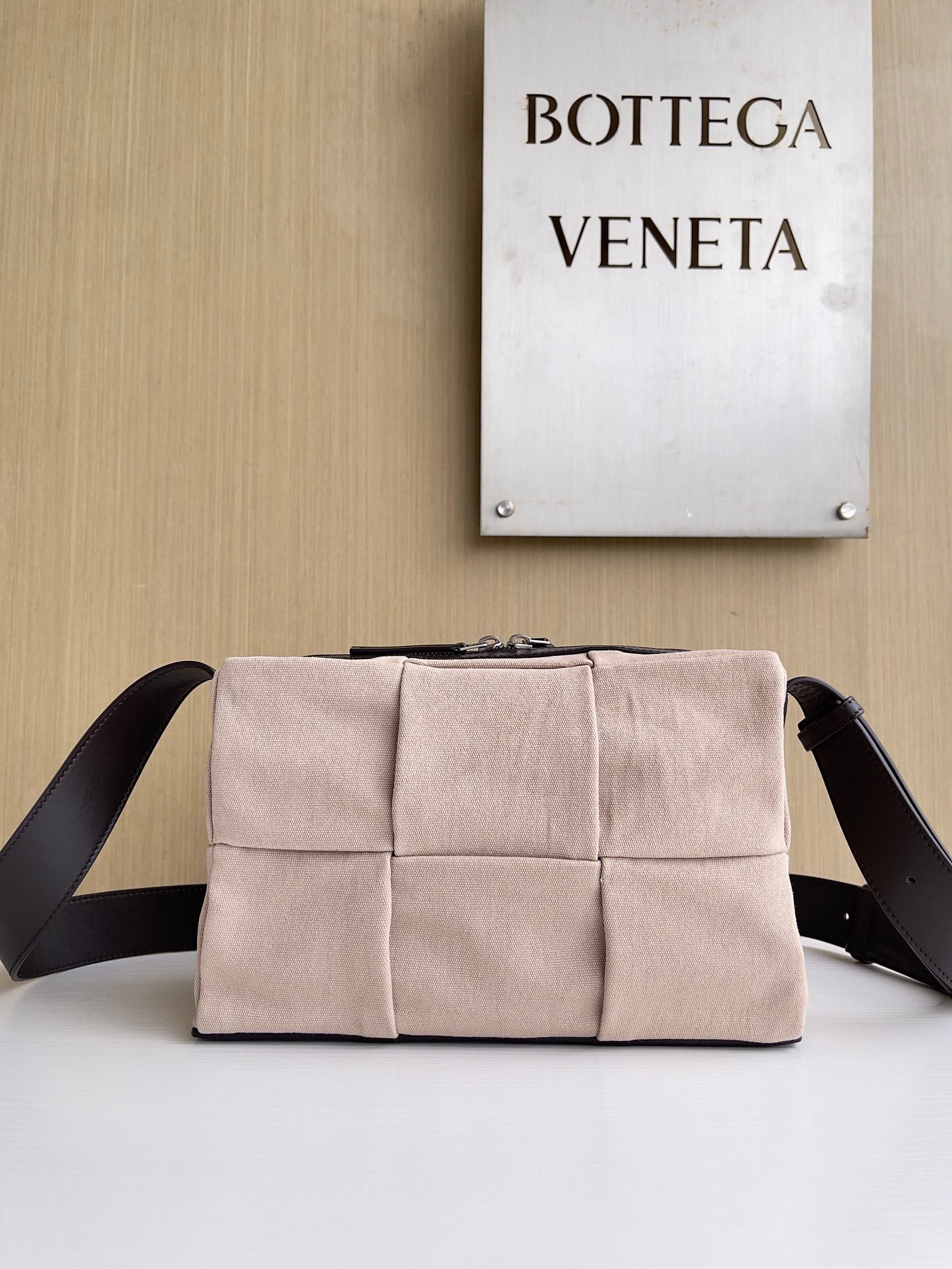 Intrecciato Camera Bag Bottega Veneta 787547