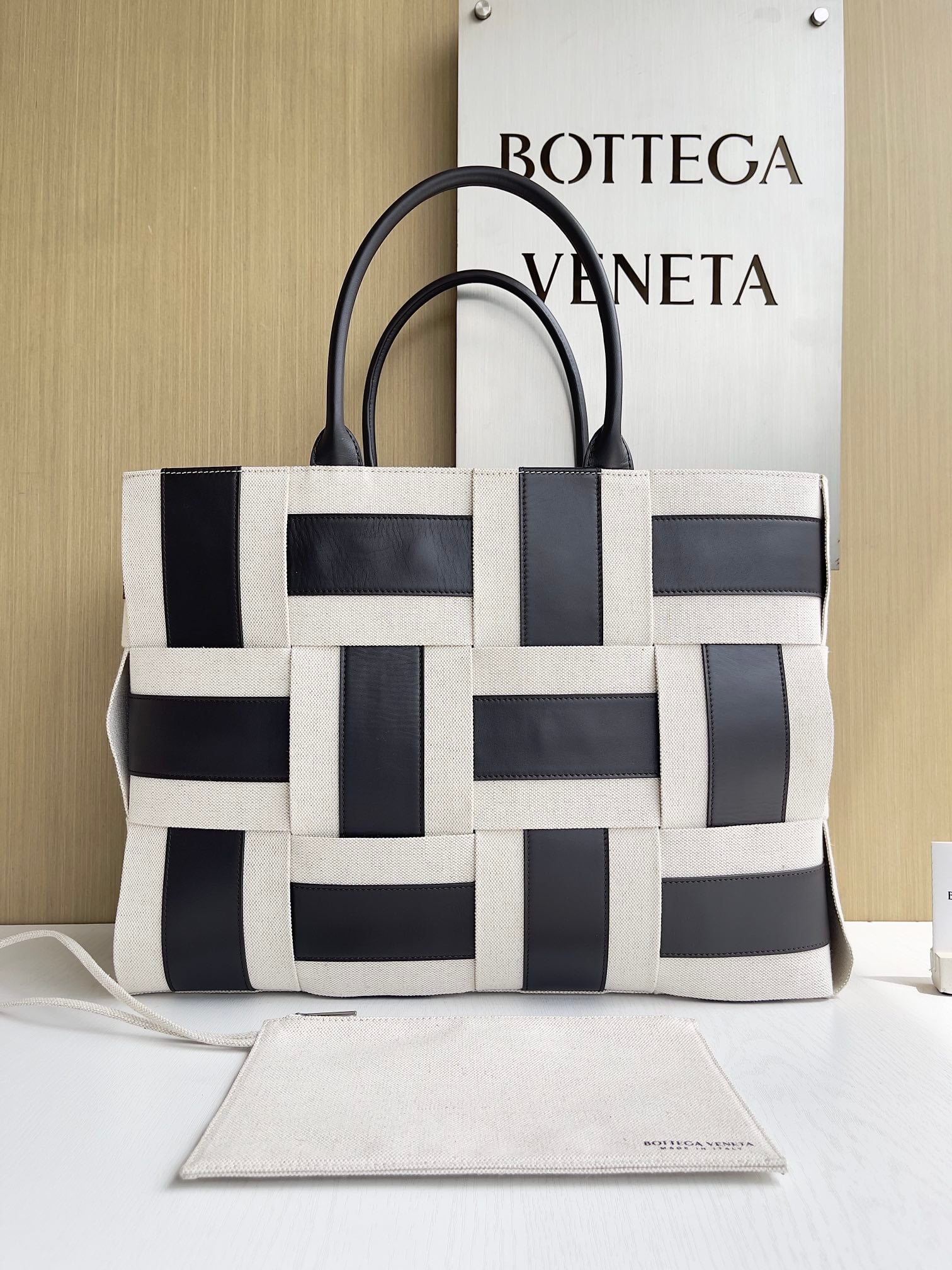 Intrecciato Tote - бежевый Bottega Veneta 755219