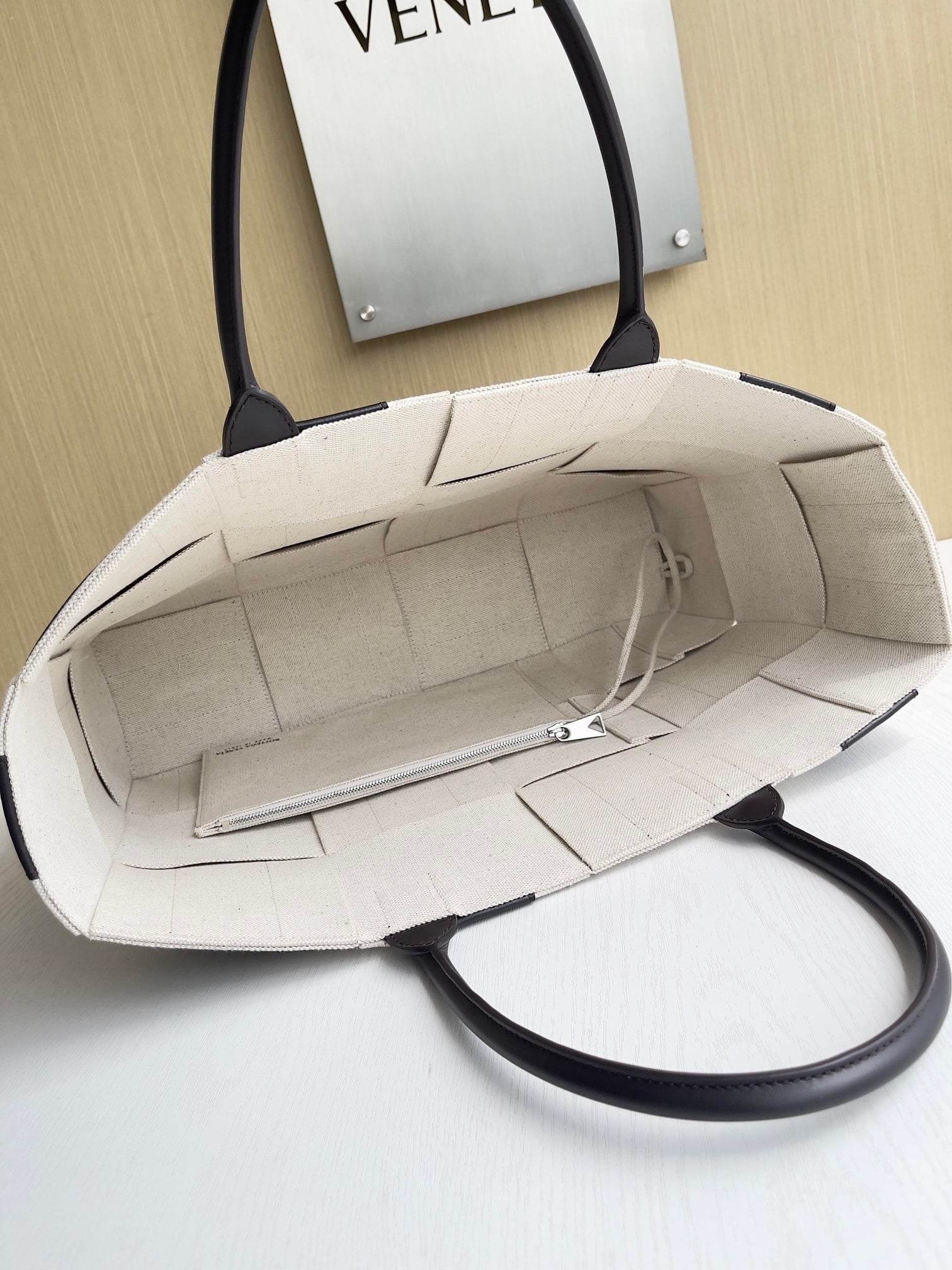 Intrecciato Tote - бежевый Bottega Veneta 755219