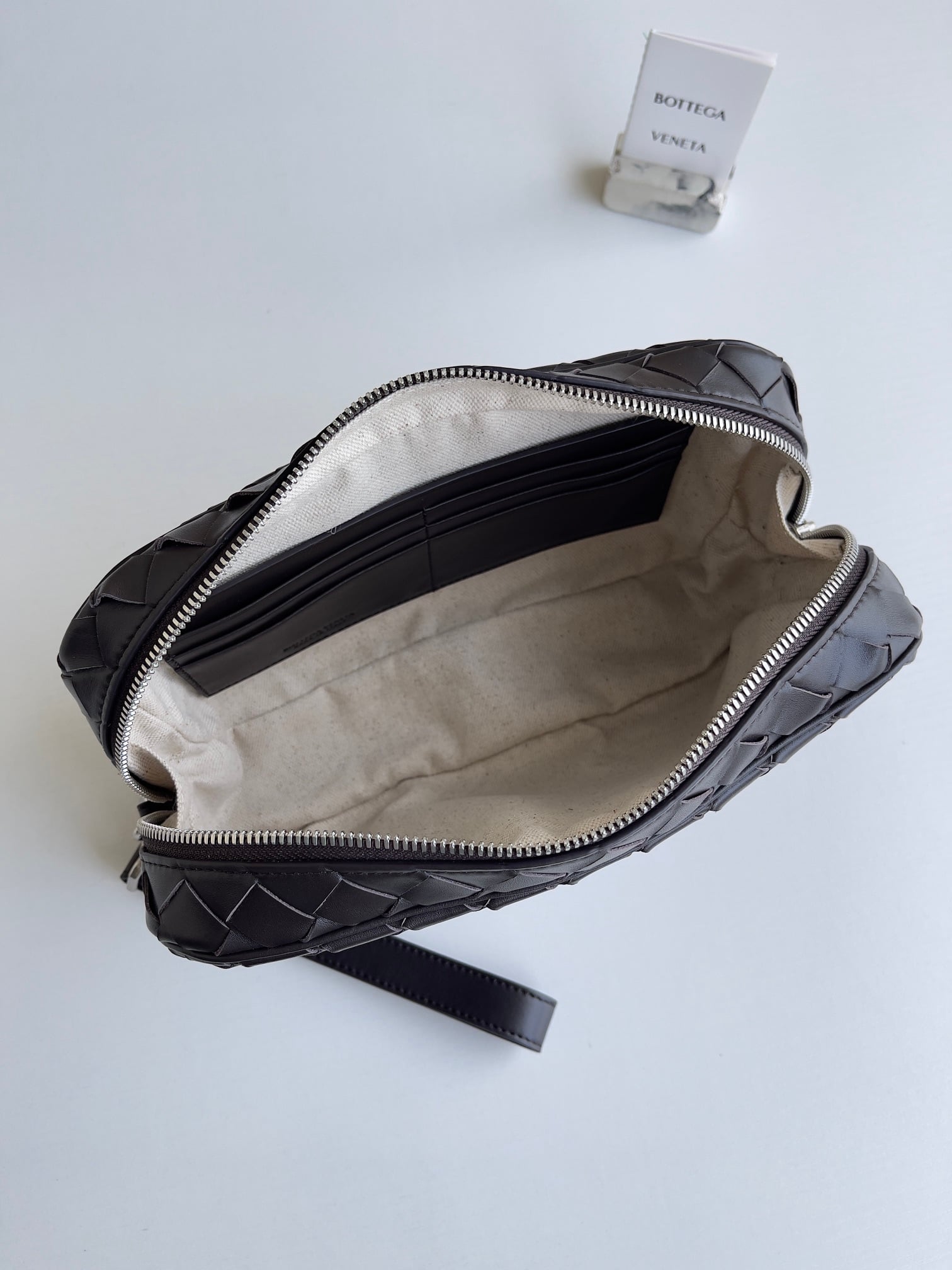 Intrecciato Wristlet Pouch Bottega Veneta 777390.A2