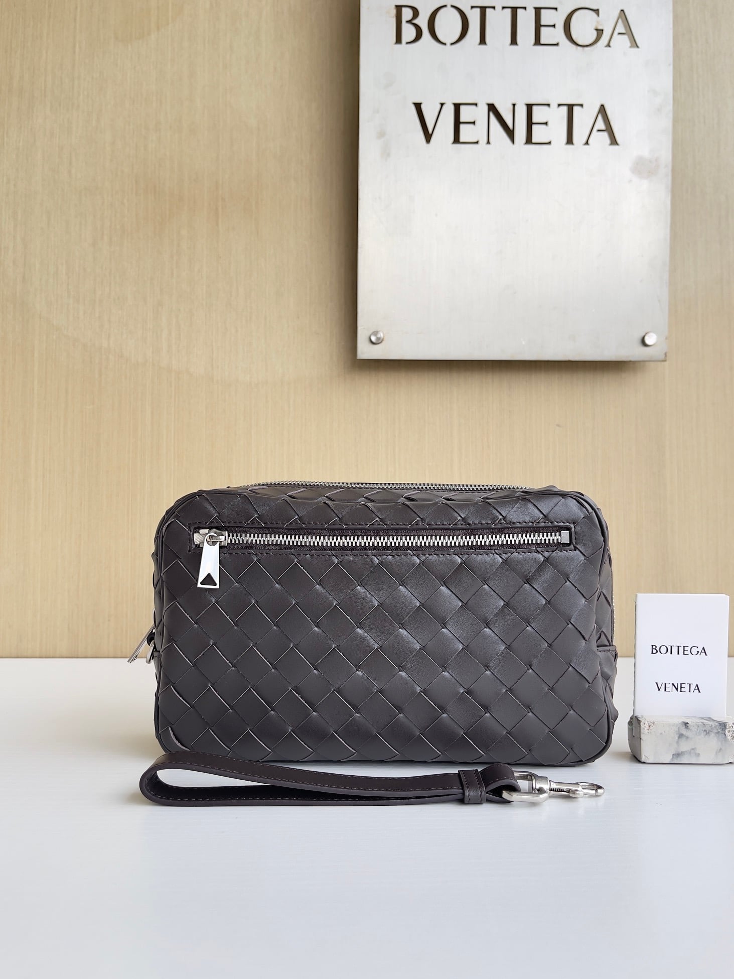 Intrecciato Wristlet Pouch Bottega Veneta 777390.A2