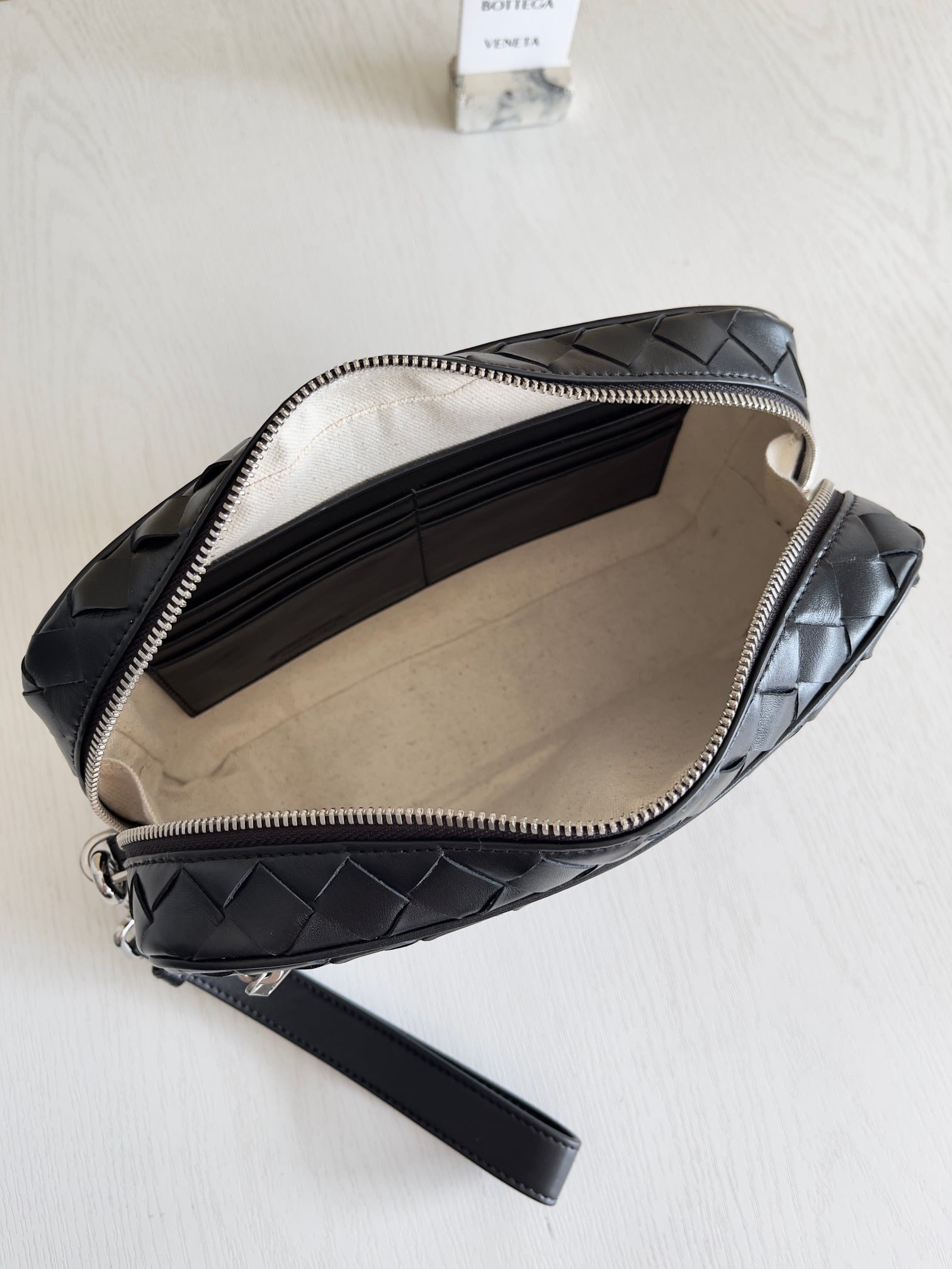Intrecciato Wristlet Pouch Bottega Veneta 777390.A5