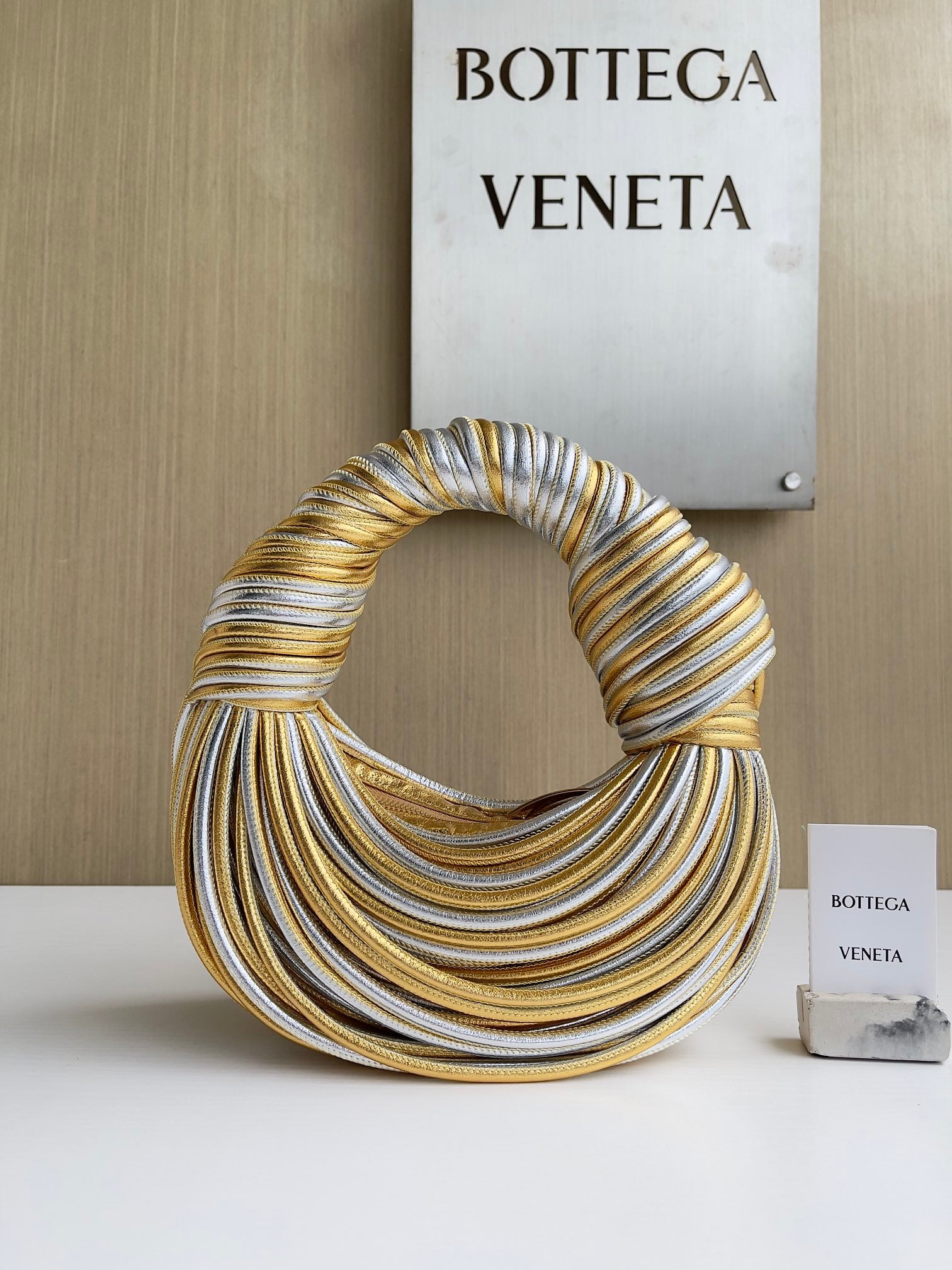 Jodie - серебристый Bottega Veneta 755540.A2