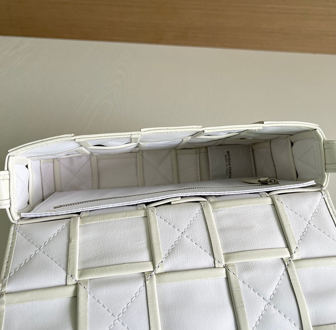 Padded Cassette Bottega Veneta 667298.A1