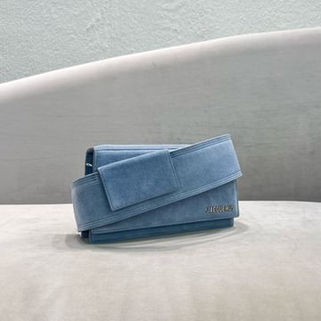 Le Messageur Jacquemus 1