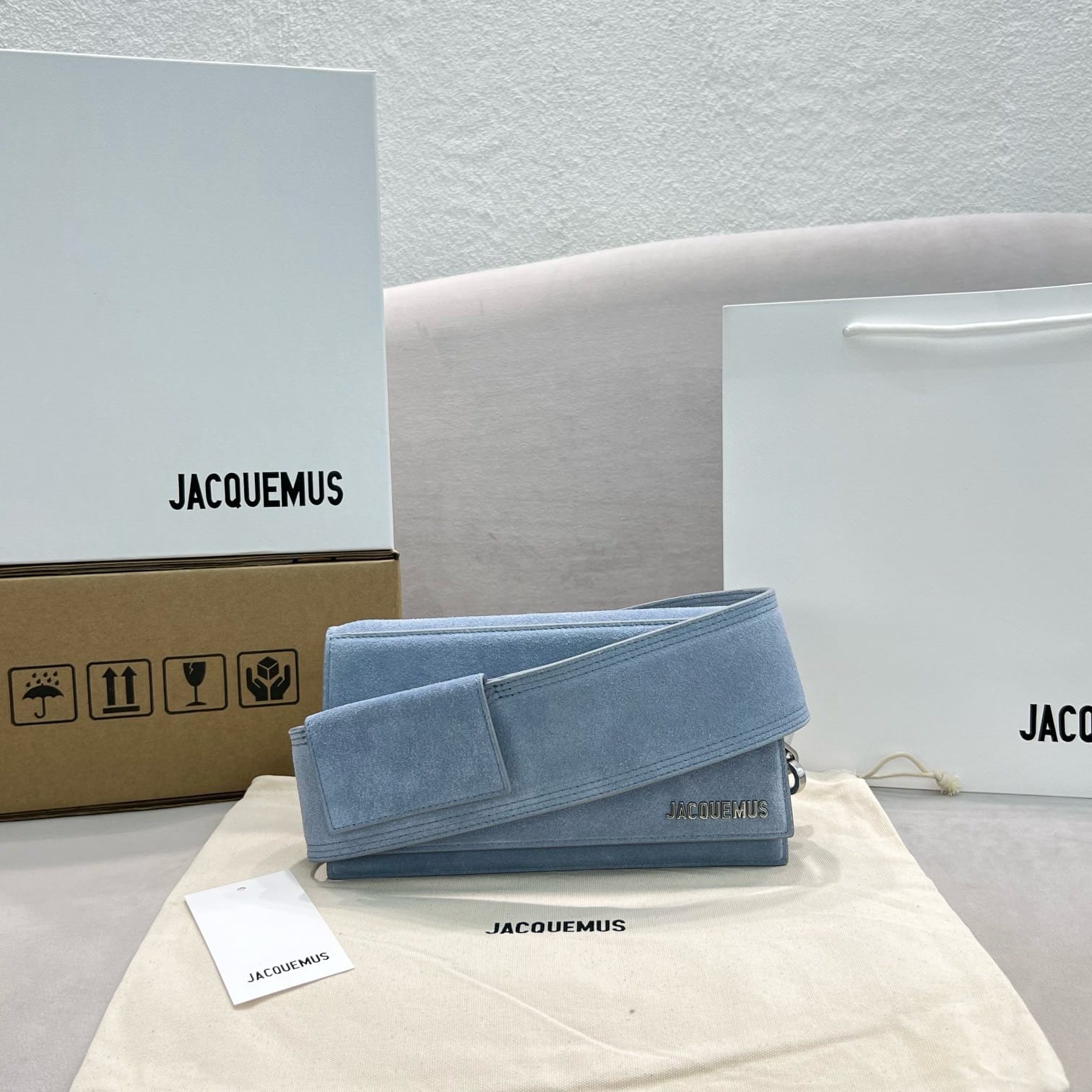 Le Messageur Jacquemus 1