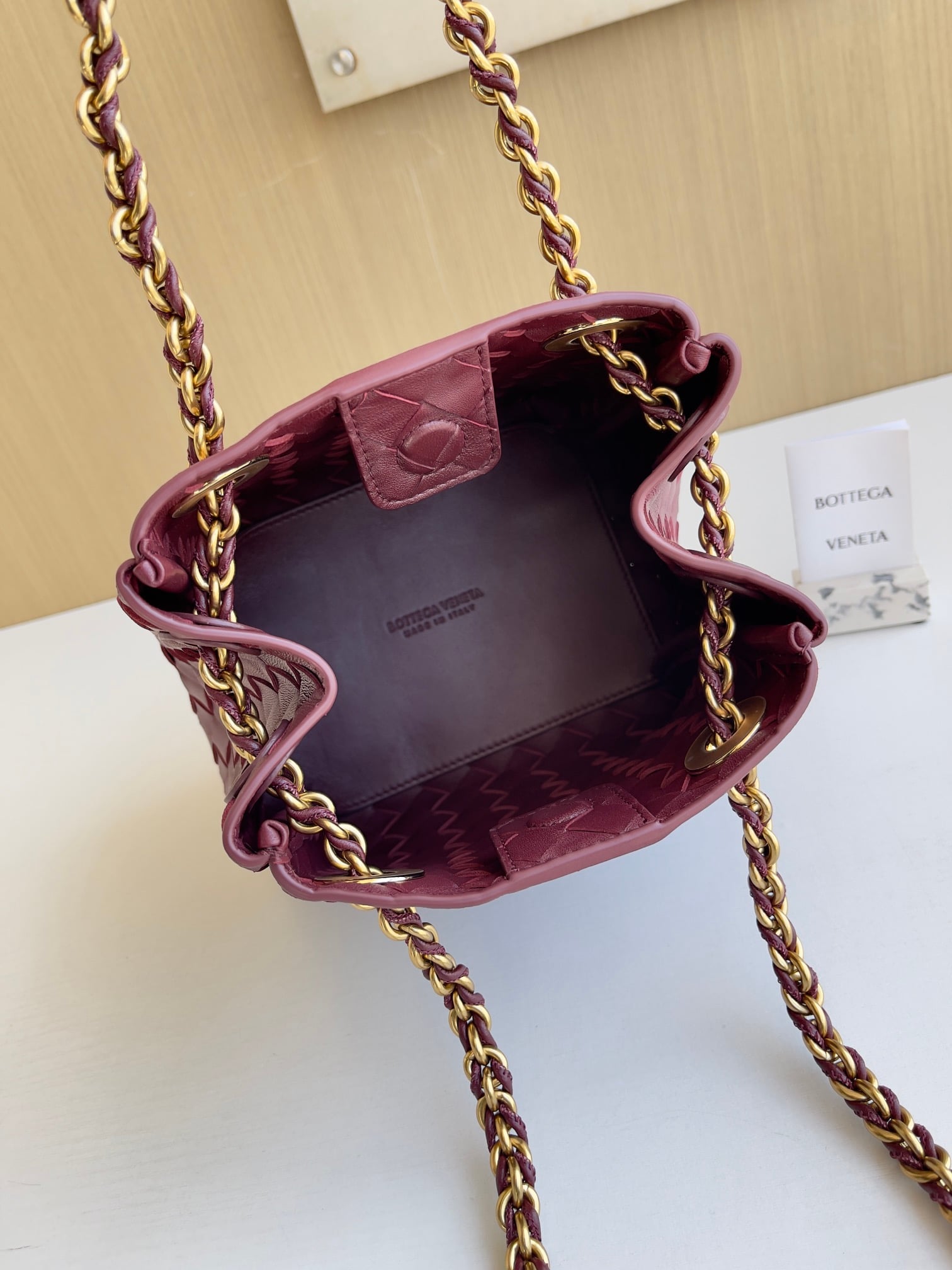Parachute - шоколадный Bottega Veneta 817175.A1