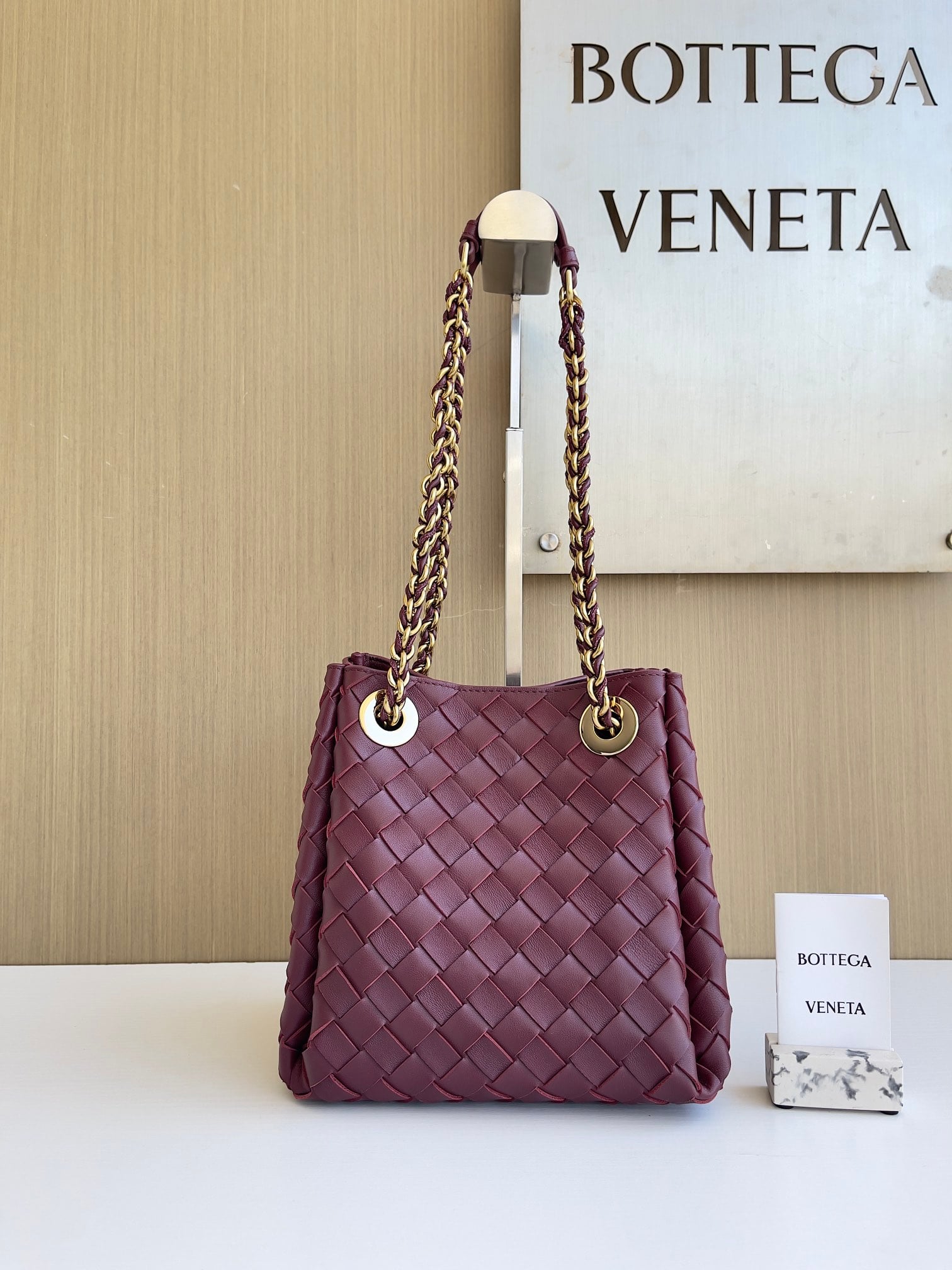 Parachute - шоколадный Bottega Veneta 817175.A1