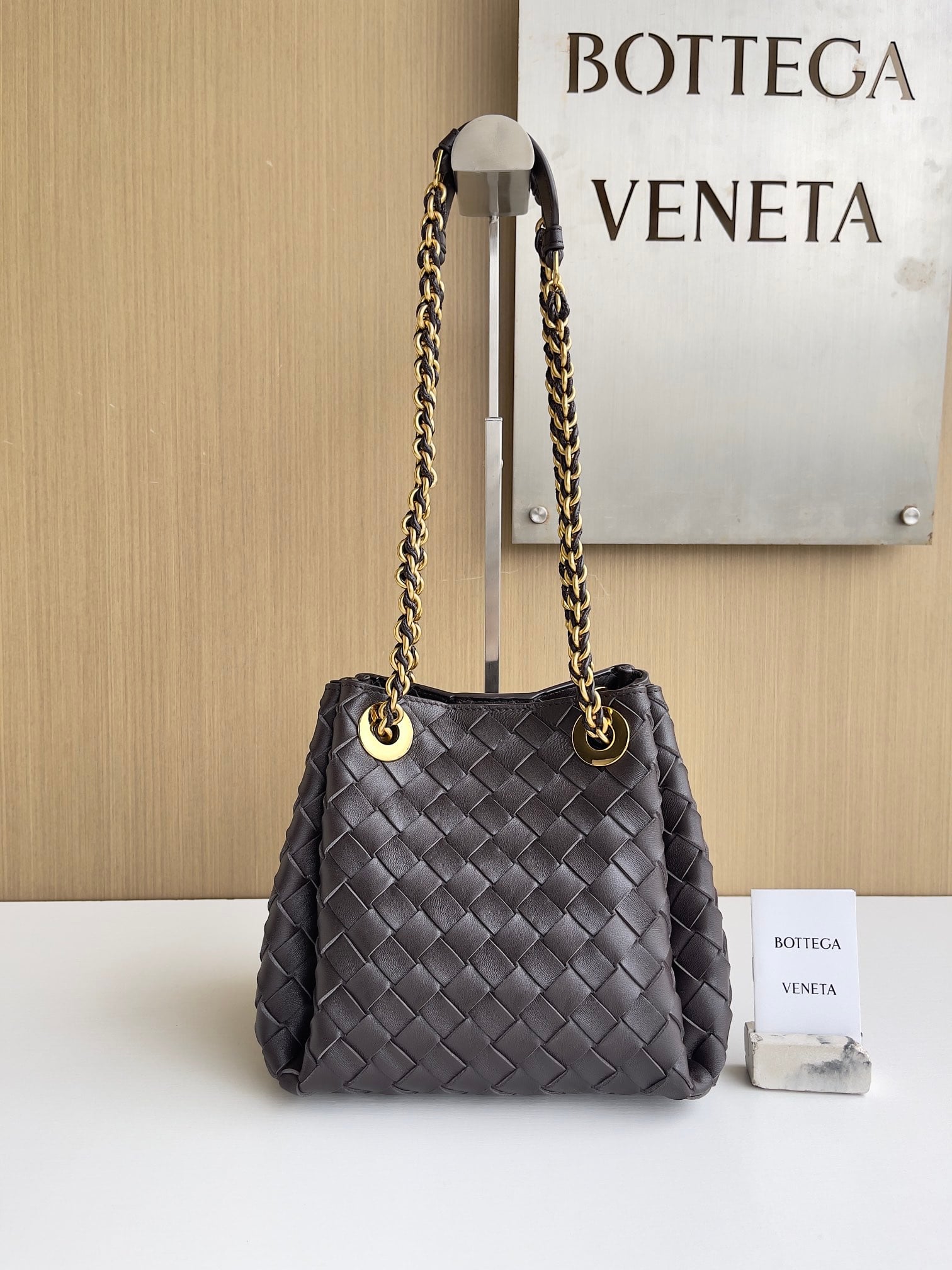 Parachute - шоколадный Bottega Veneta 817175.A3