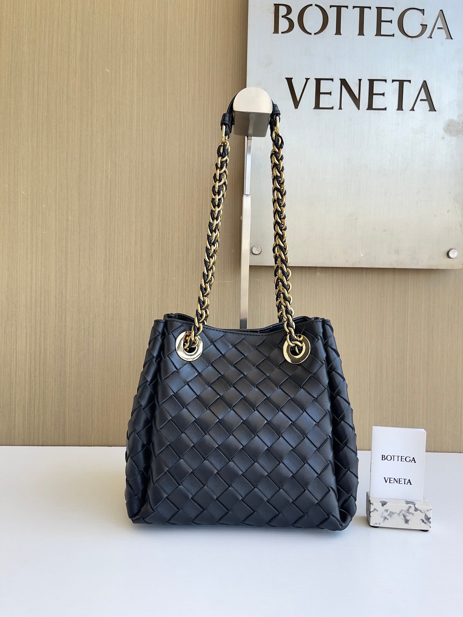 Parachute - шоколадный Bottega Veneta 817175.A4