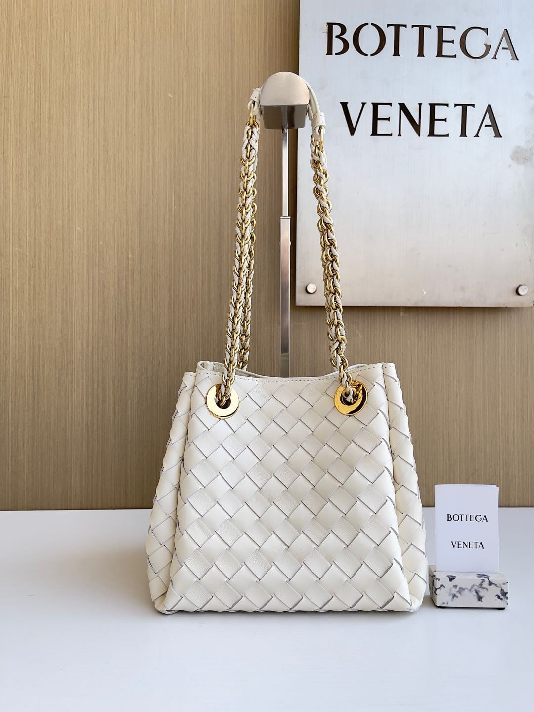 Parachute - шоколадный Bottega Veneta 817175.A5