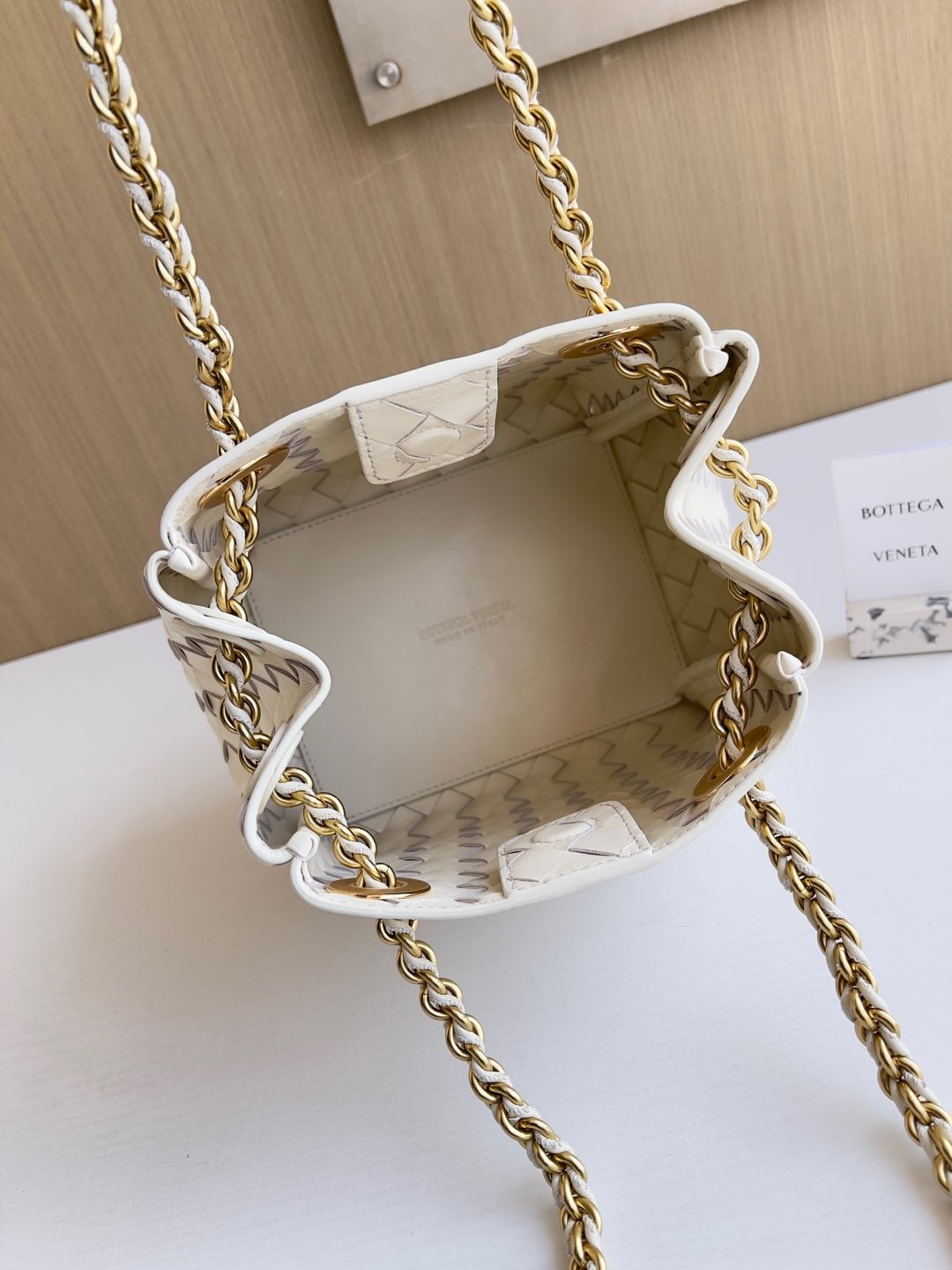 Parachute - шоколадный Bottega Veneta 817175.A5