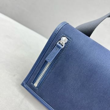Le Messageru Jacquemus