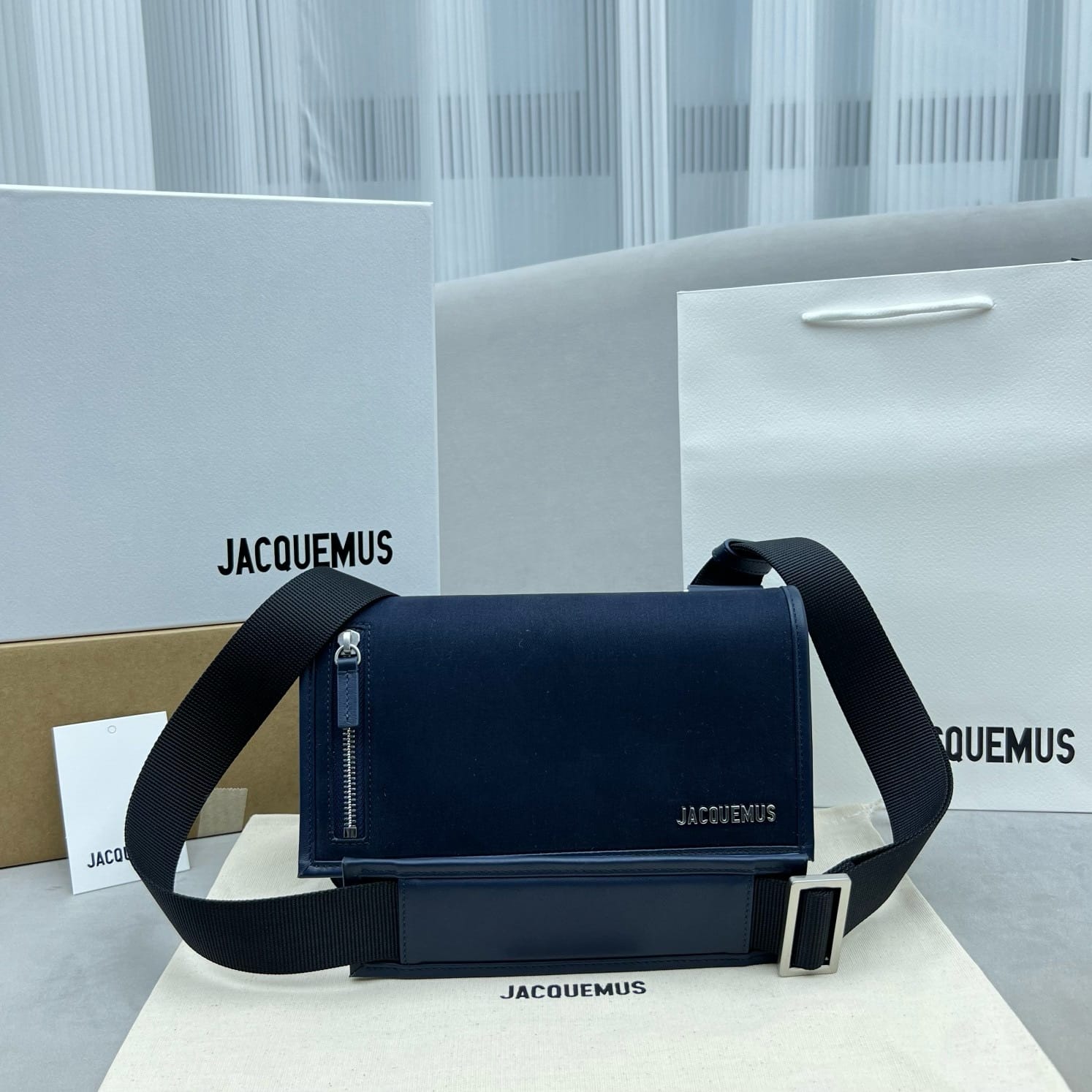 Le Messageru Jacquemus