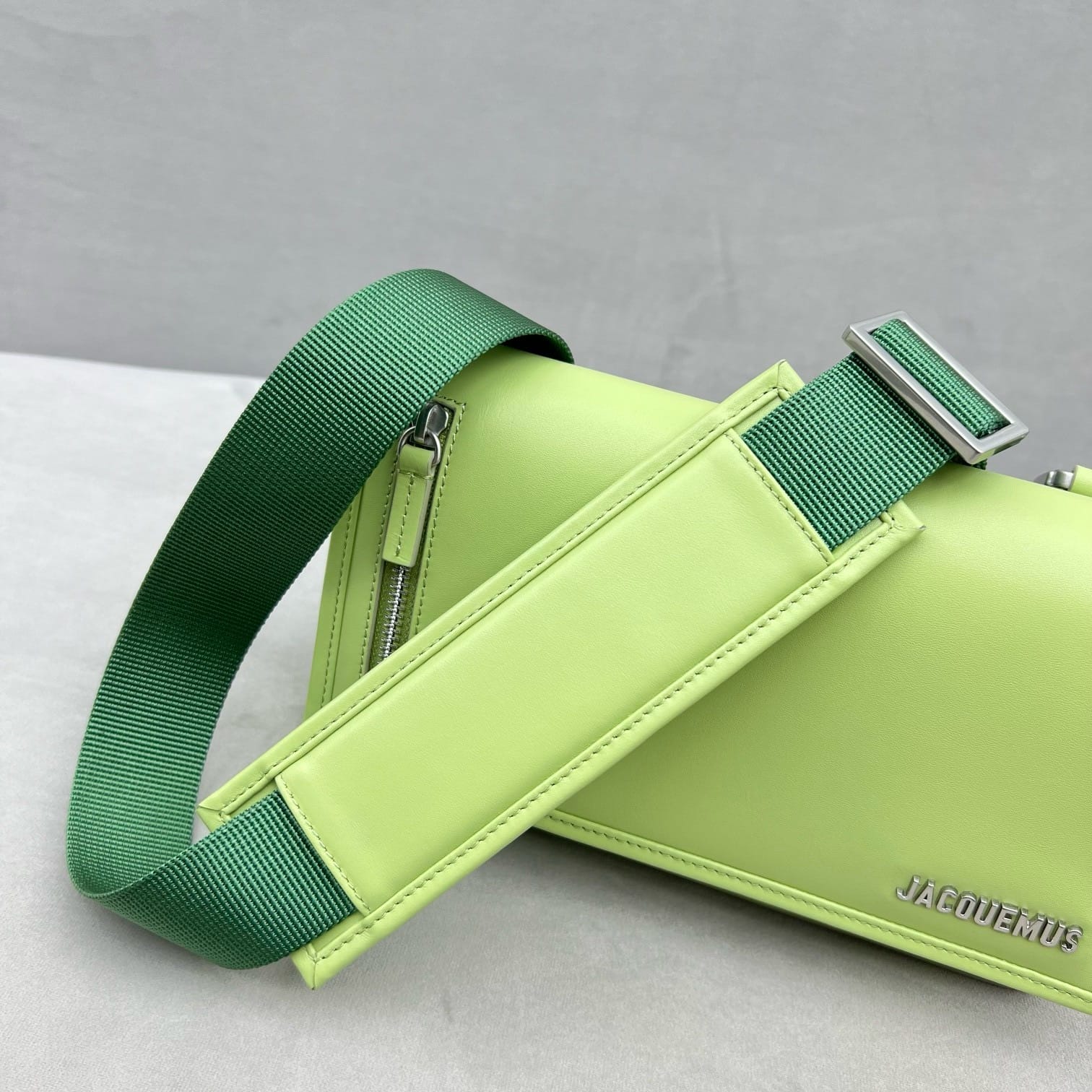 Le Messageru Jacquemus 1