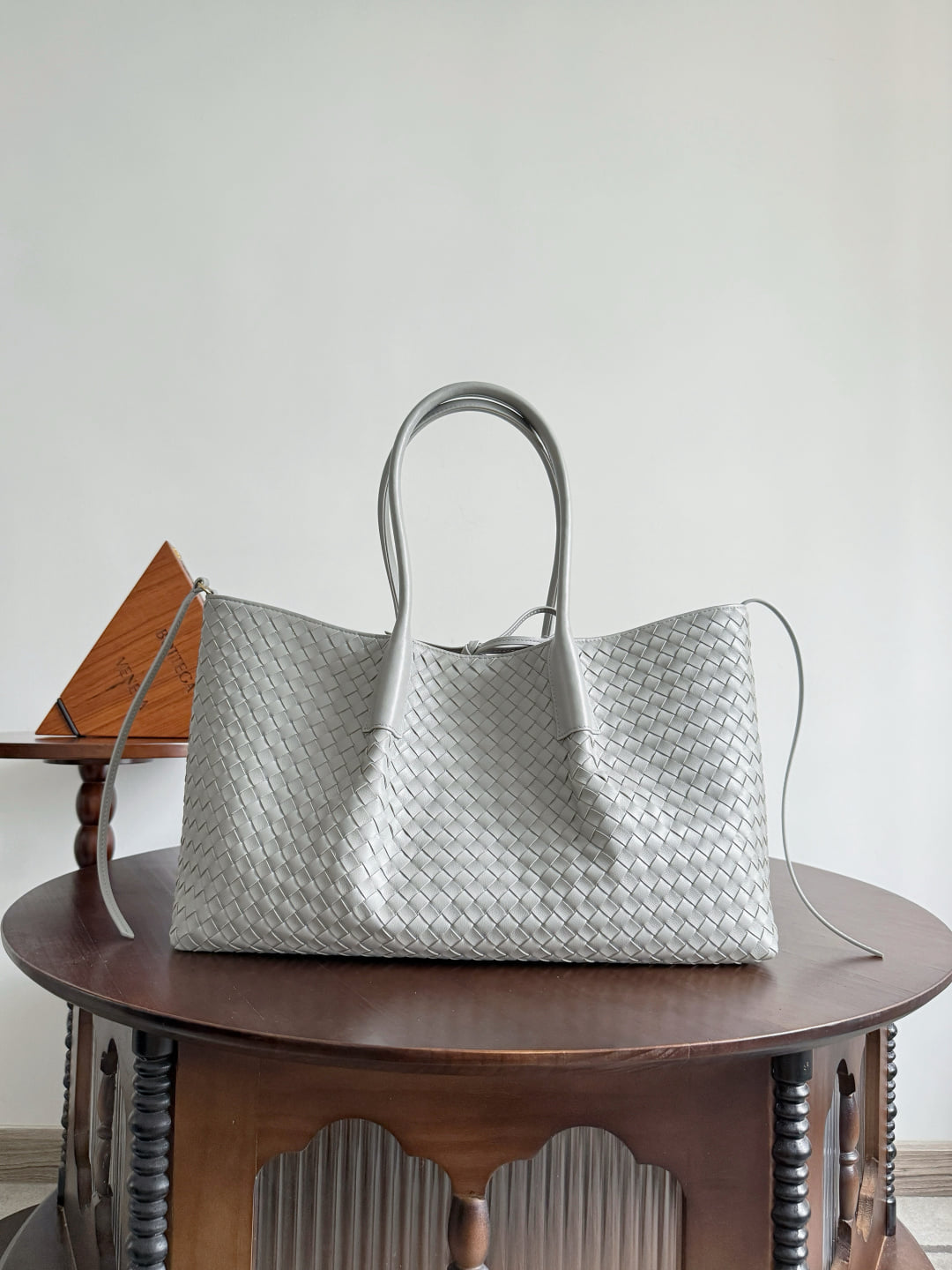 Pinacoteca - розовый Bottega Veneta 817166.A14