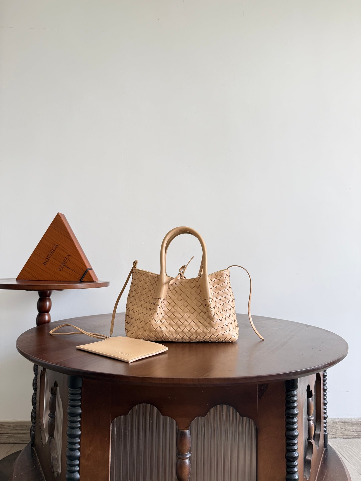 Pinacoteca - желтый Bottega Veneta 819004.A12