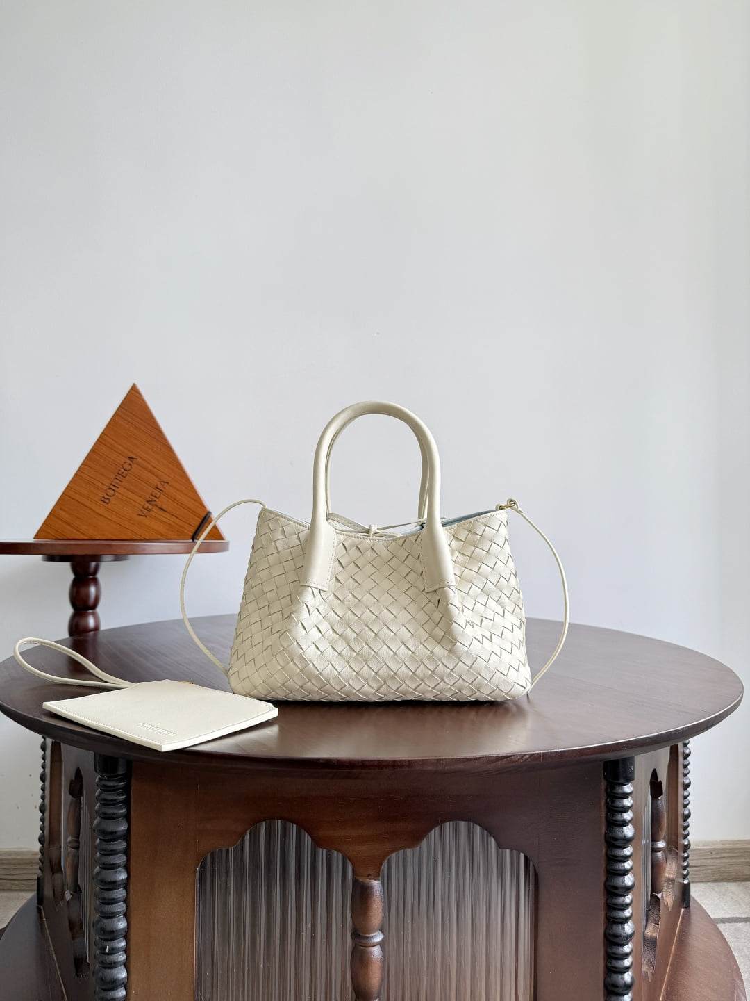 Pinacoteca - синий Bottega Veneta 819004.A13