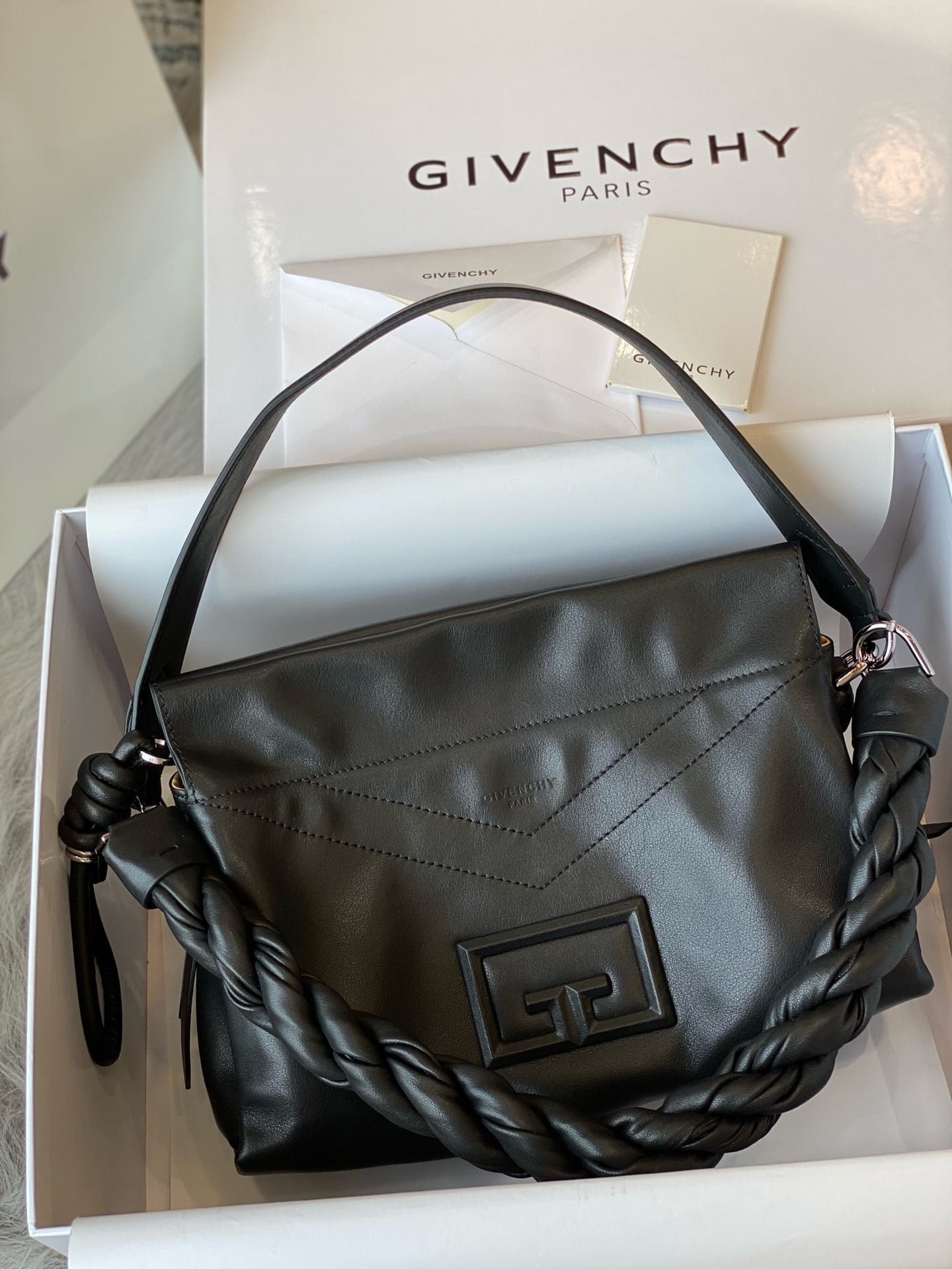ID93 Givenchy 210